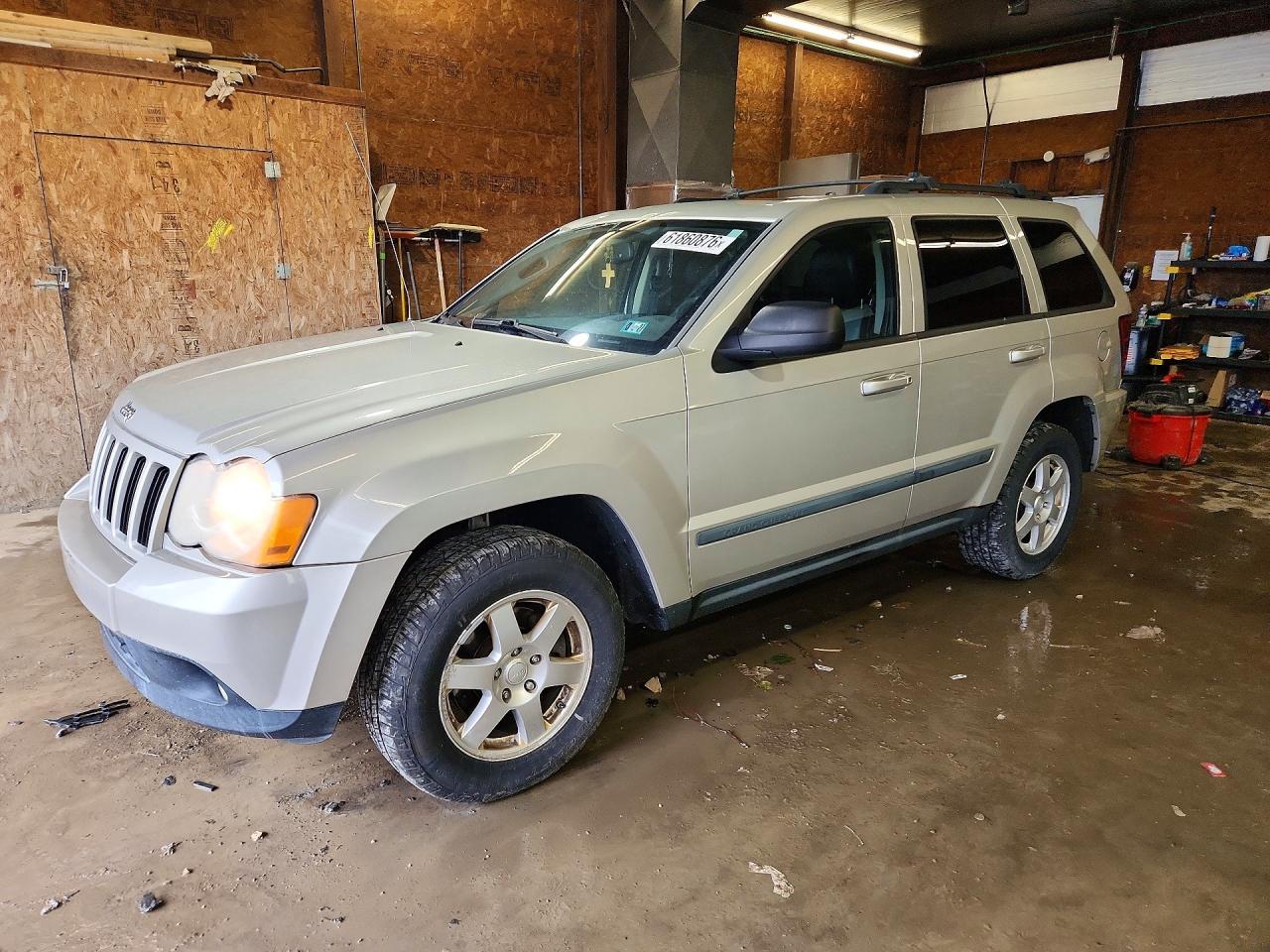 2008 Jeep Grand Cherokee Laredo Silver vin: 1J8GR48K08C247507