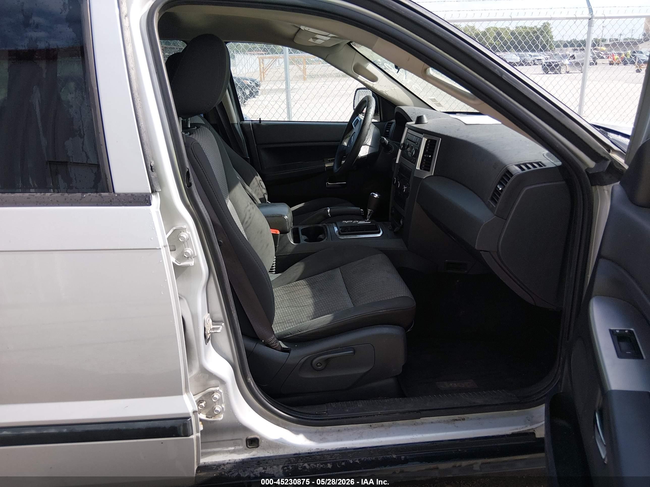 2009 Jeep Grand Cherokee Laredo Серебряный vin: 1J8GR48K09C511309