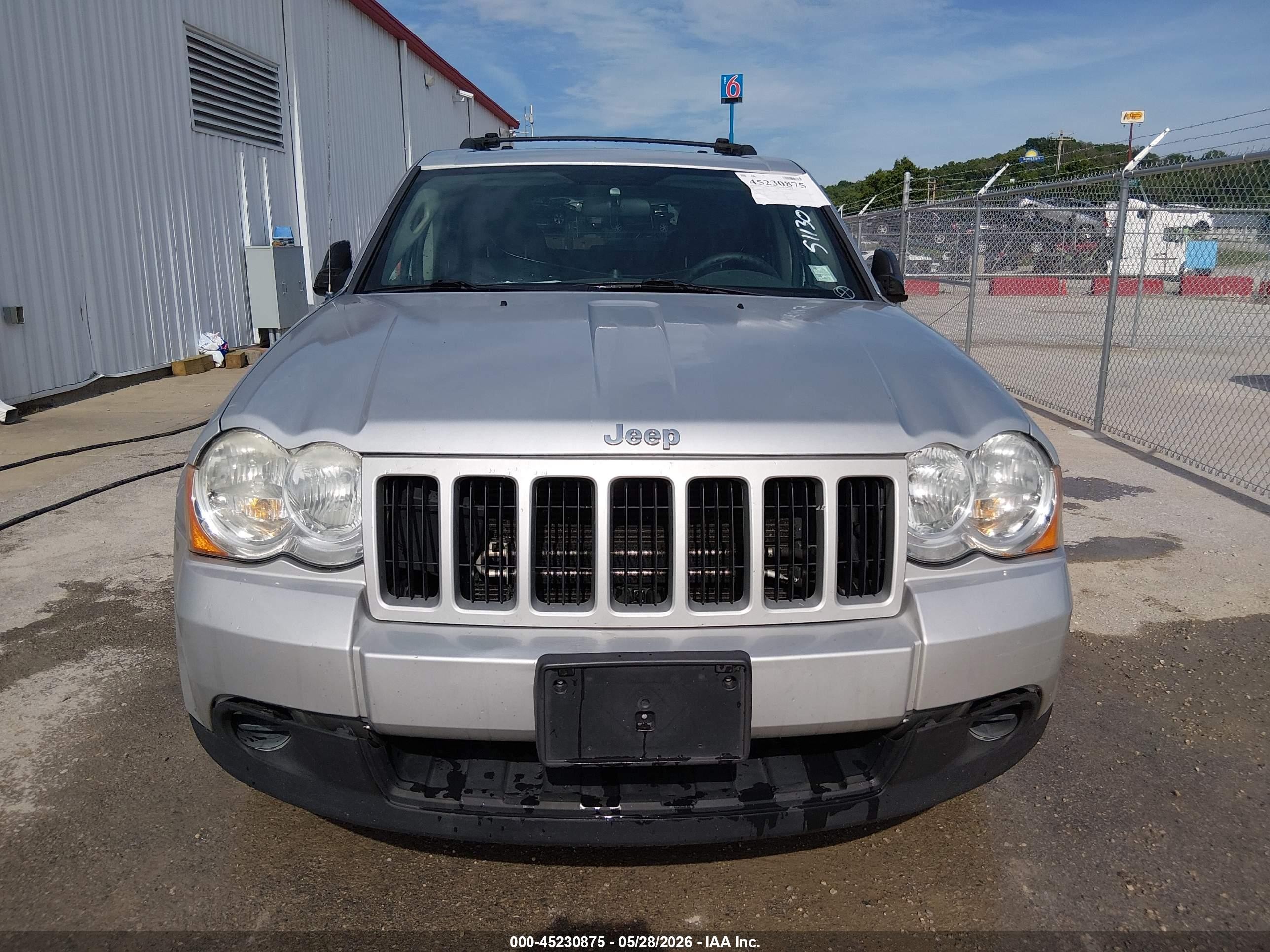 2009 Jeep Grand Cherokee Laredo Серебряный vin: 1J8GR48K09C511309