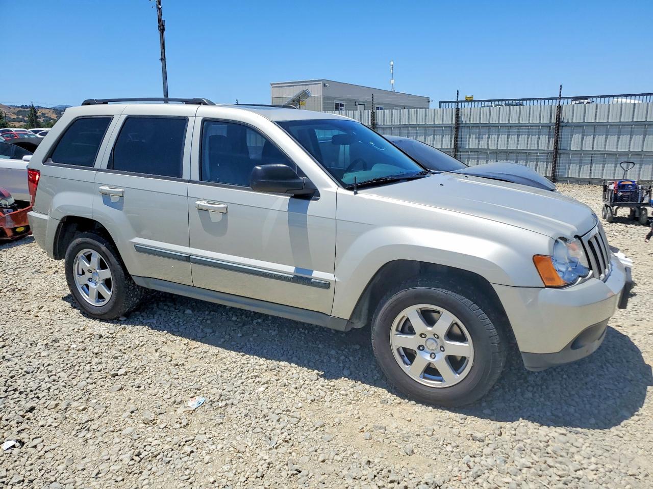 2009 Jeep Grand Cherokee Laredo Silver vin: 1J8GR48K09C555925