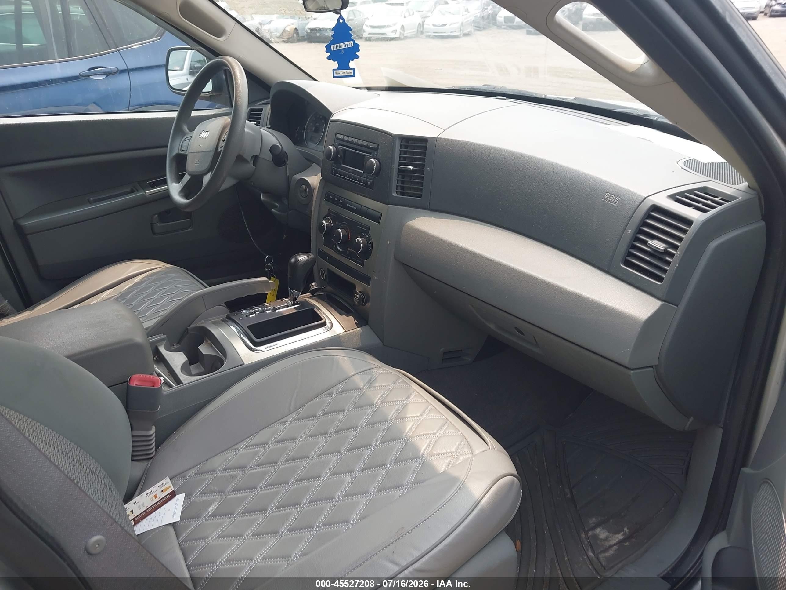 2007 Jeep Grand Cherokee Laredo Серебряный vin: 1J8GR48K17C541612