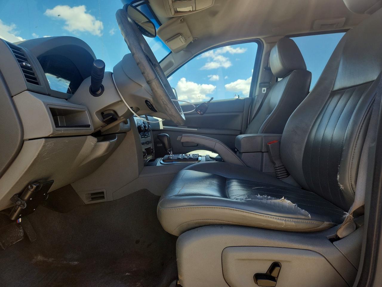 2007 Jeep Grand Cherokee Laredo Silver vin: 1J8GR48K17C557292