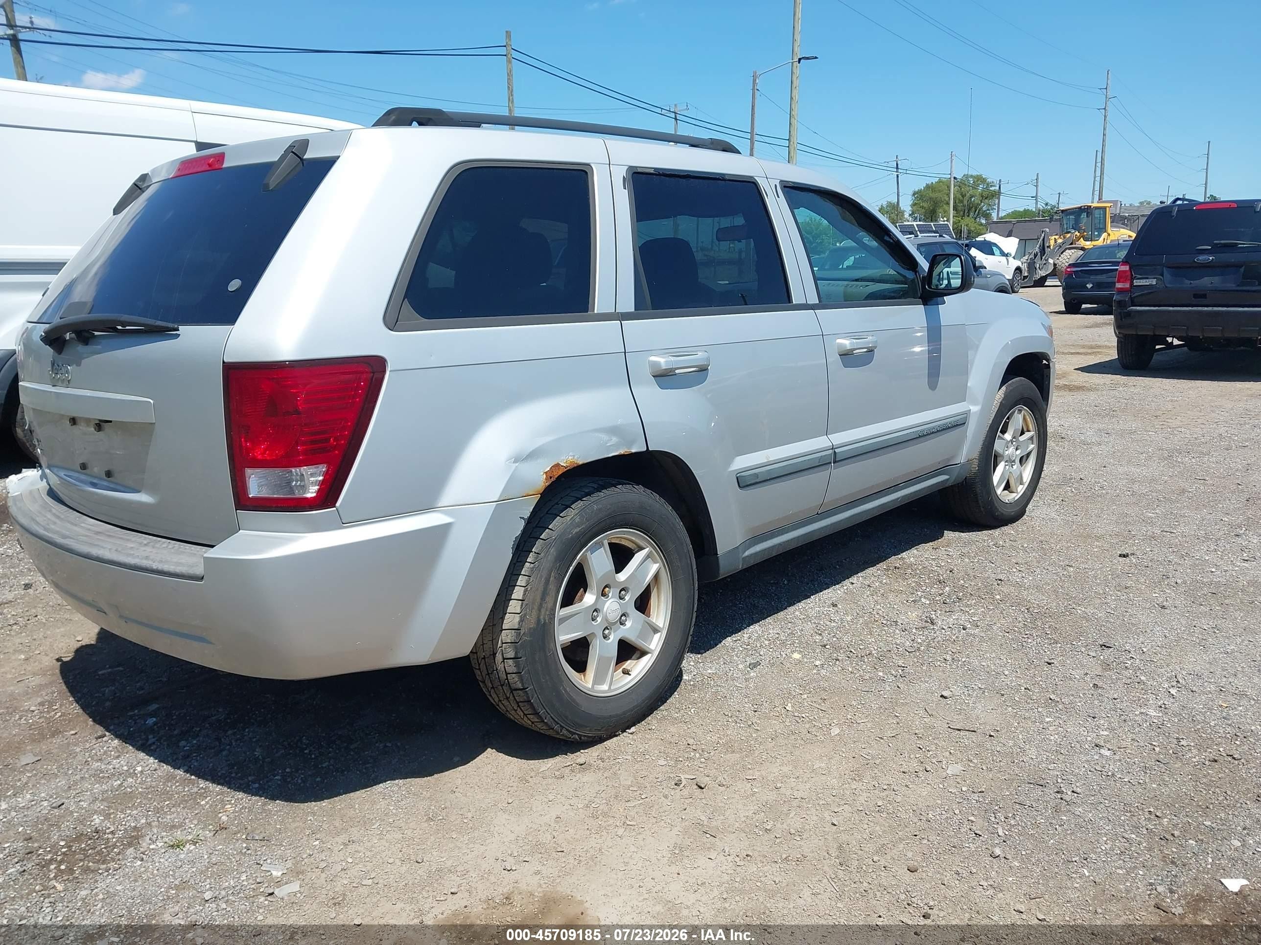 2007 Jeep Grand Cherokee Laredo Silver vin: 1J8GR48K17C567210
