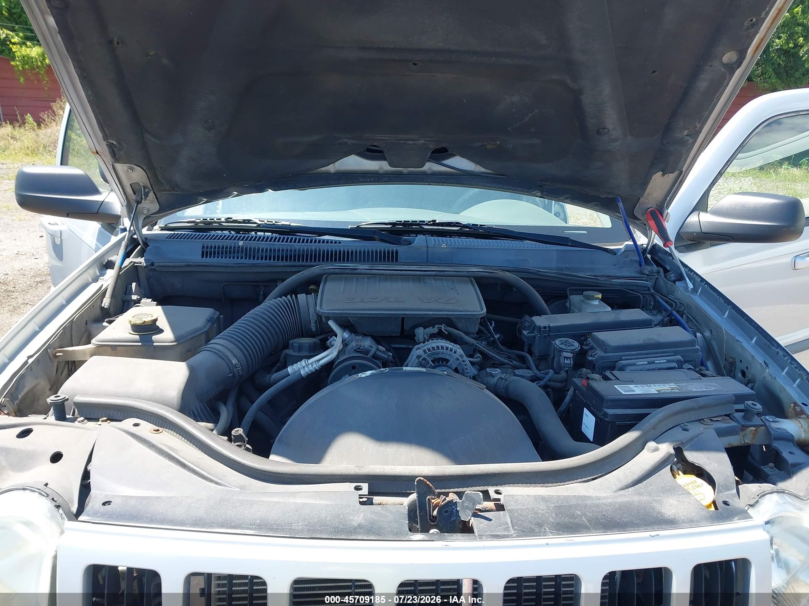 2007 Jeep Grand Cherokee Laredo Silver vin: 1J8GR48K17C567210