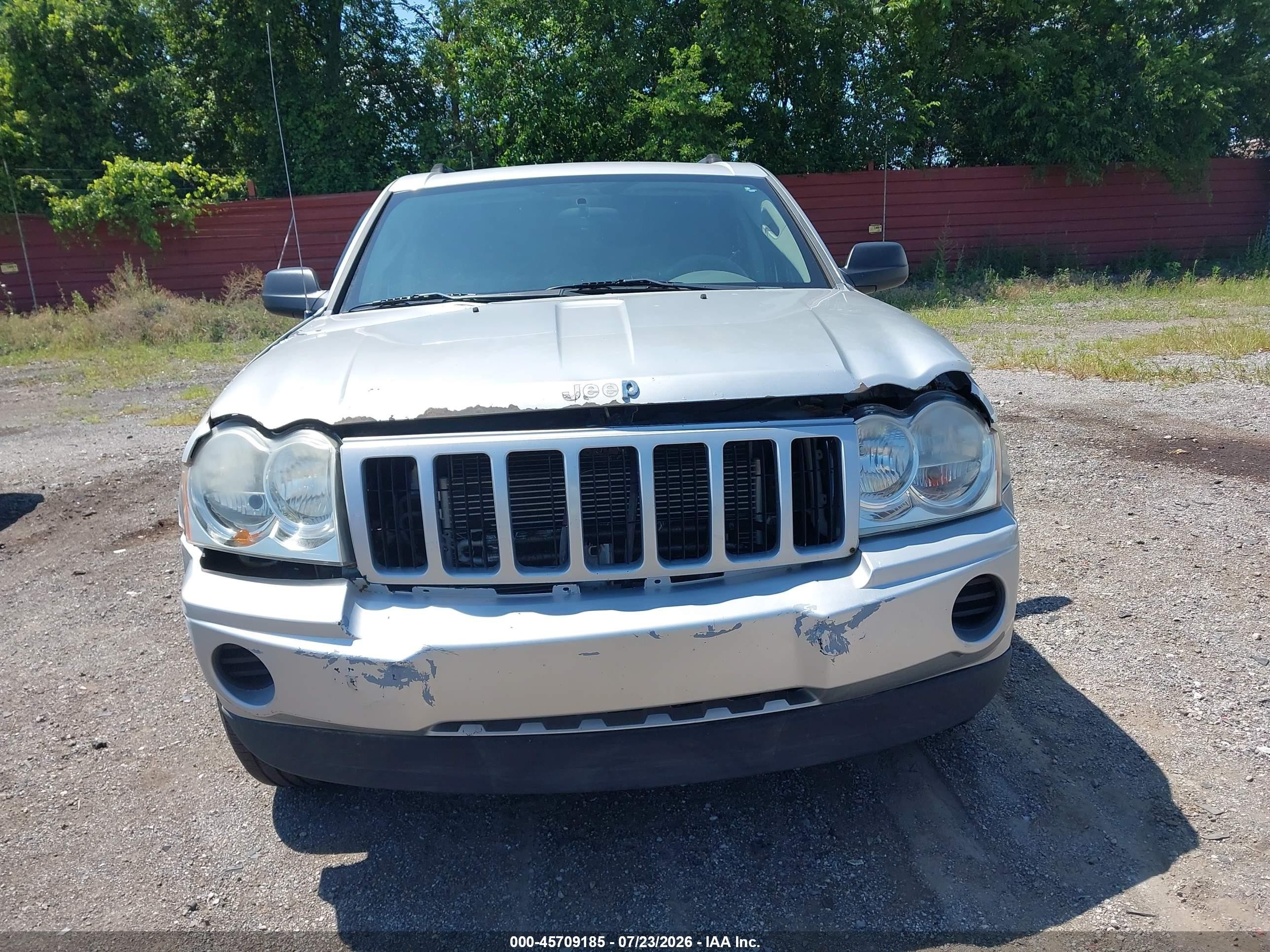 2007 Jeep Grand Cherokee Laredo Silver vin: 1J8GR48K17C567210
