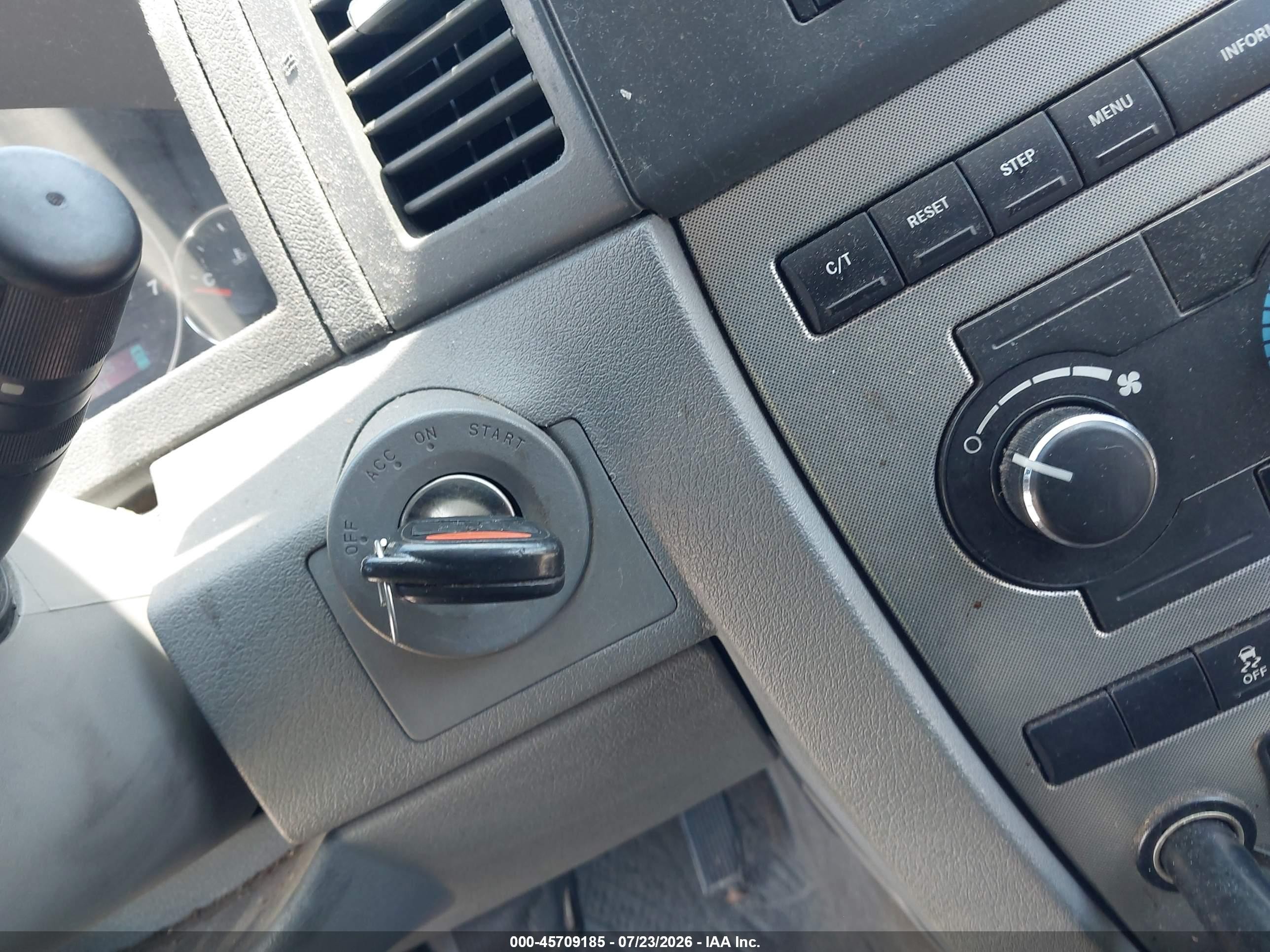 2007 Jeep Grand Cherokee Laredo Silver vin: 1J8GR48K17C567210