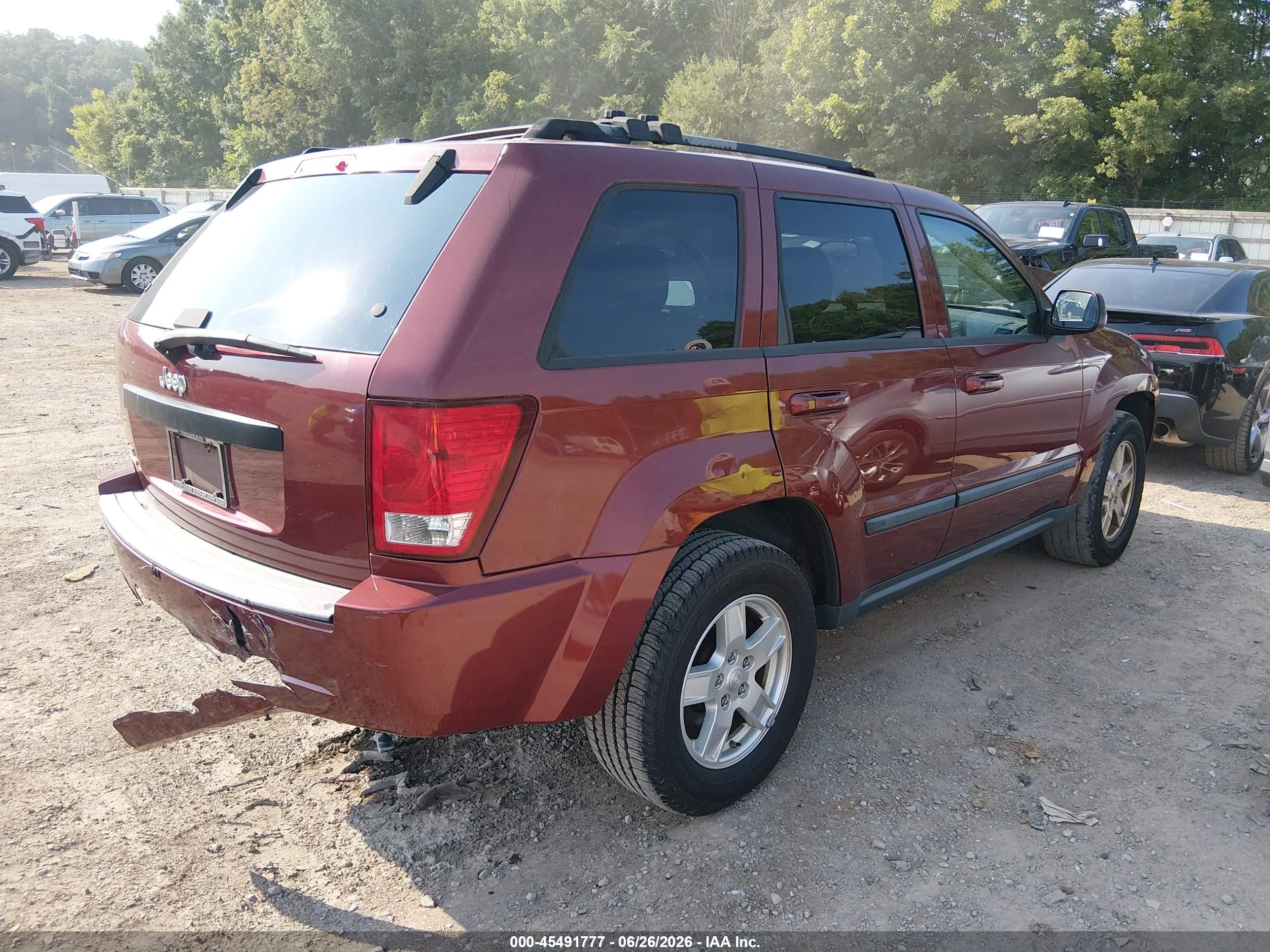 2007 Jeep Grand Cherokee Laredo Red vin: 1J8GR48K17C610105