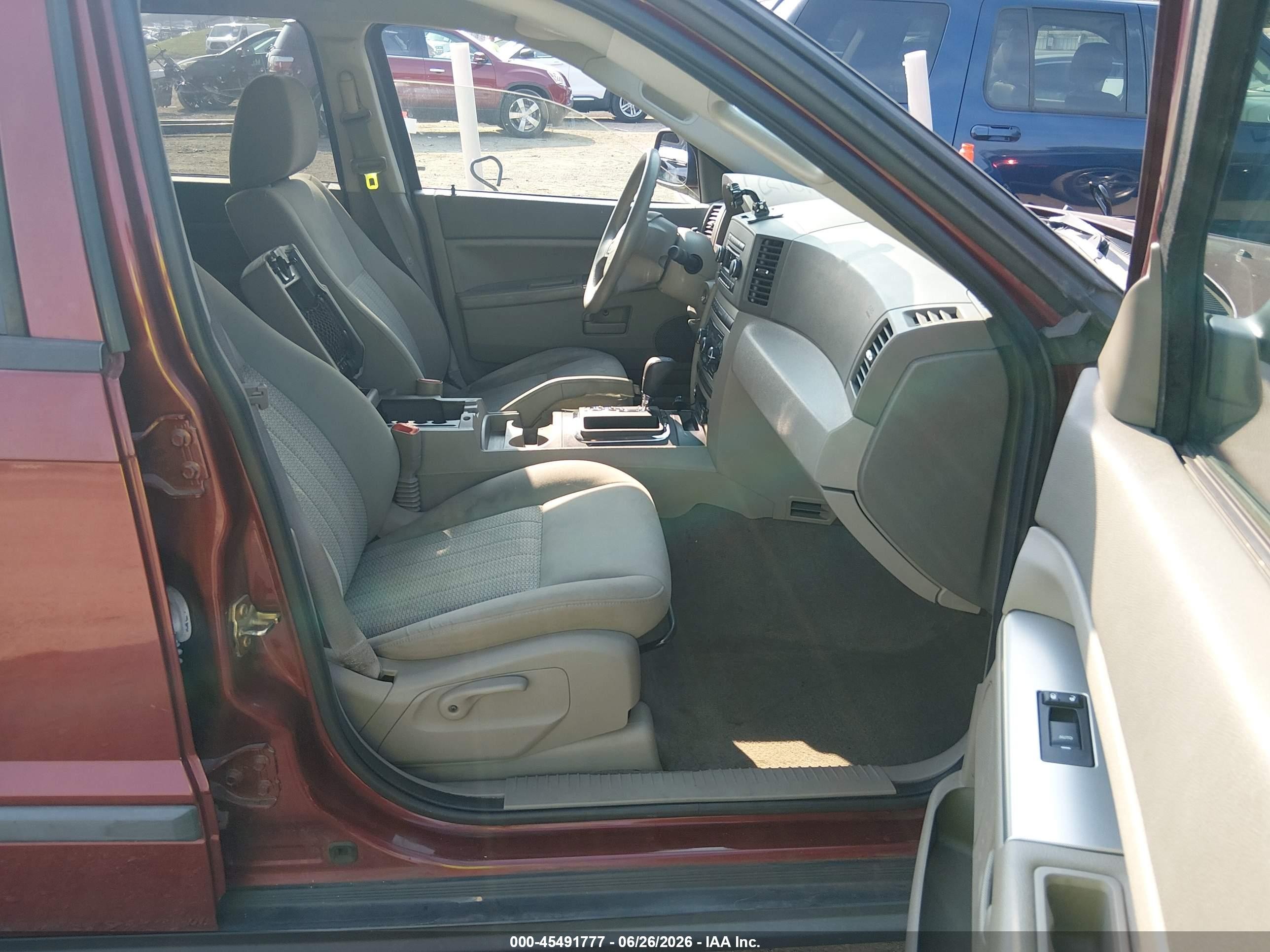 2007 Jeep Grand Cherokee Laredo Red vin: 1J8GR48K17C610105