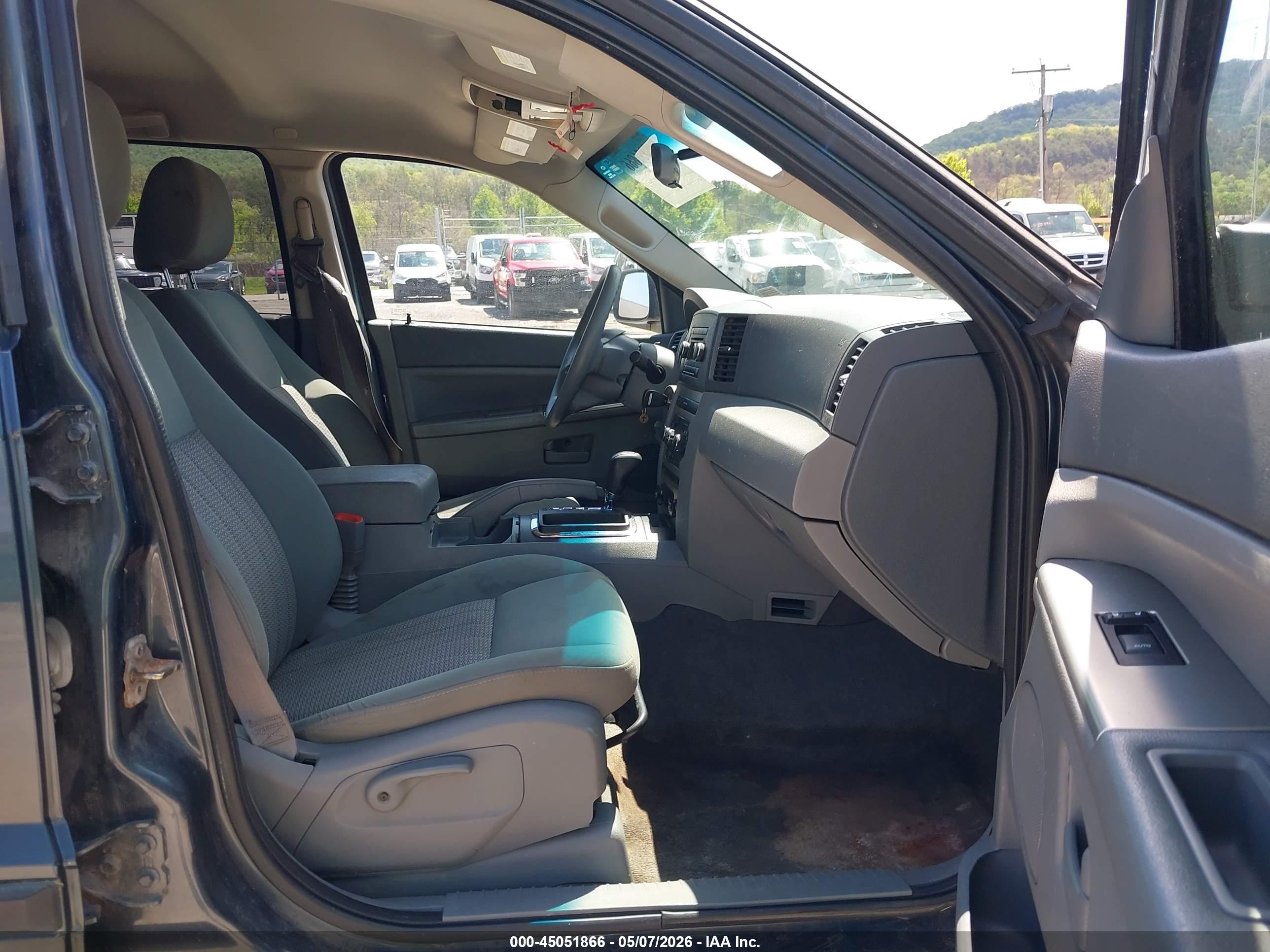 2007 Jeep Grand Cherokee Laredo Gray vin: 1J8GR48K17C614347