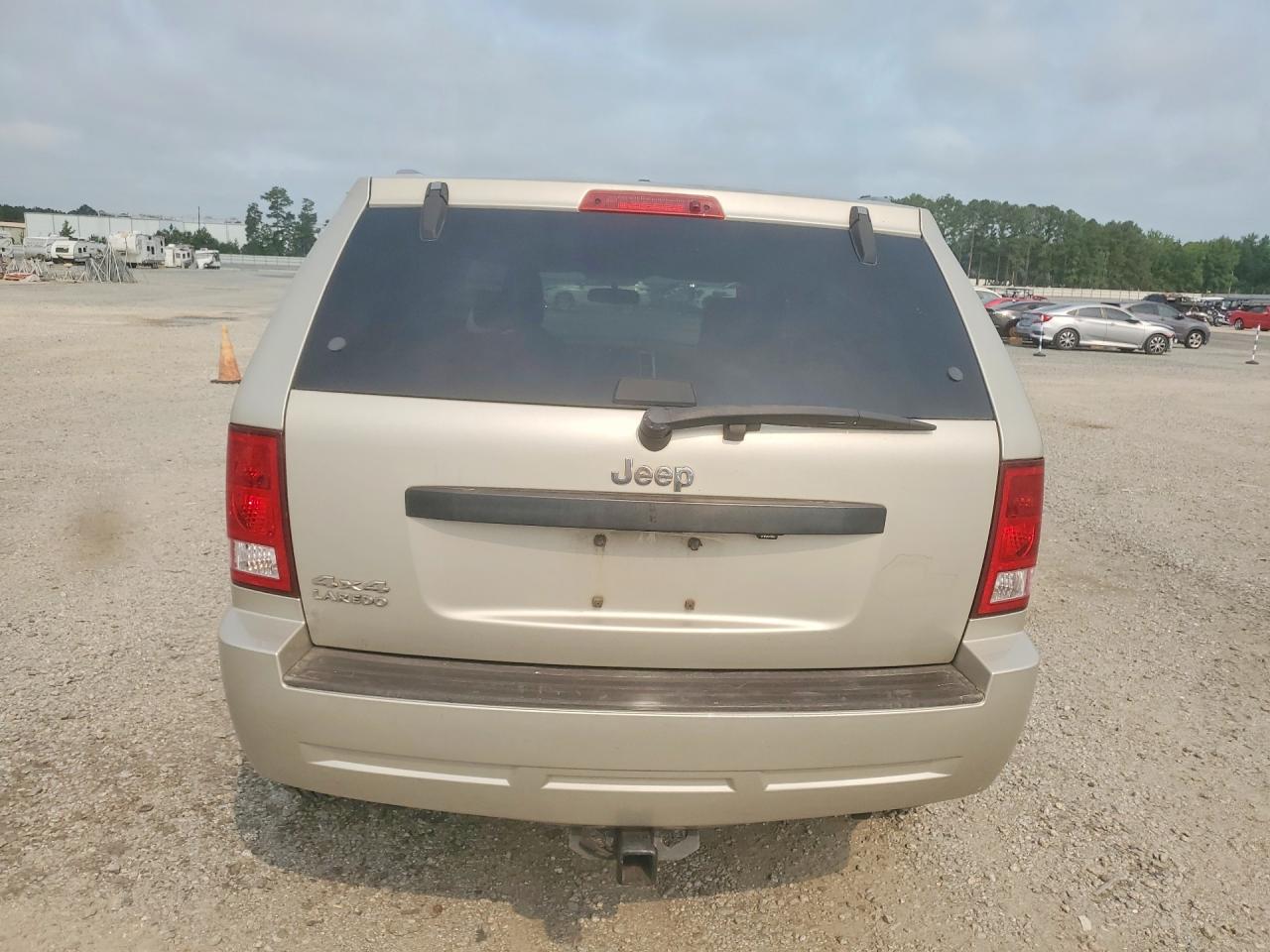 2008 Jeep Grand Cherokee Laredo Beige vin: 1J8GR48K18C126484