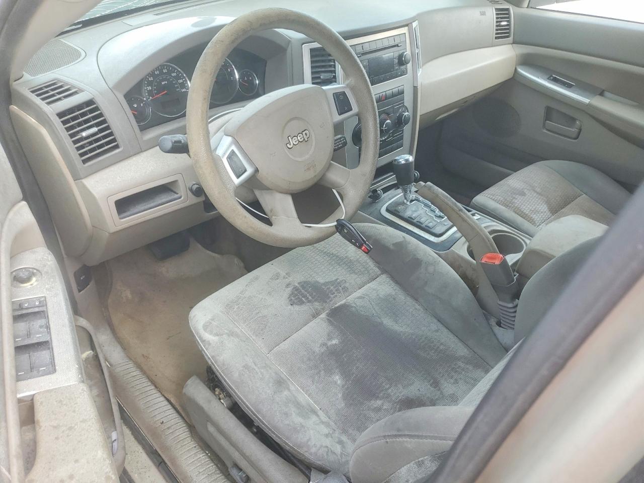 2008 Jeep Grand Cherokee Laredo Beige vin: 1J8GR48K18C126484