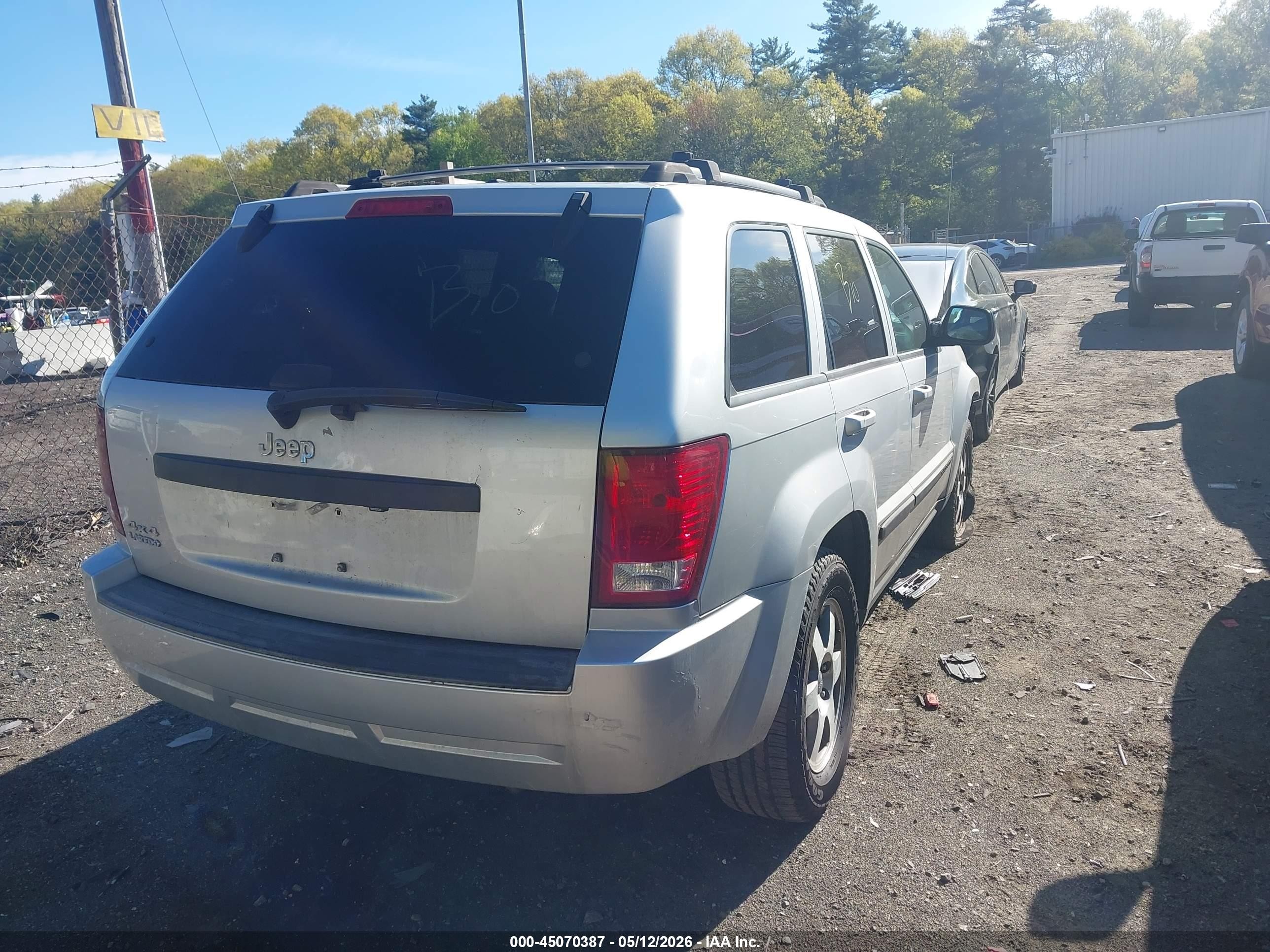 2008 Jeep Grand Cherokee Laredo Silver vin: 1J8GR48K18C203564