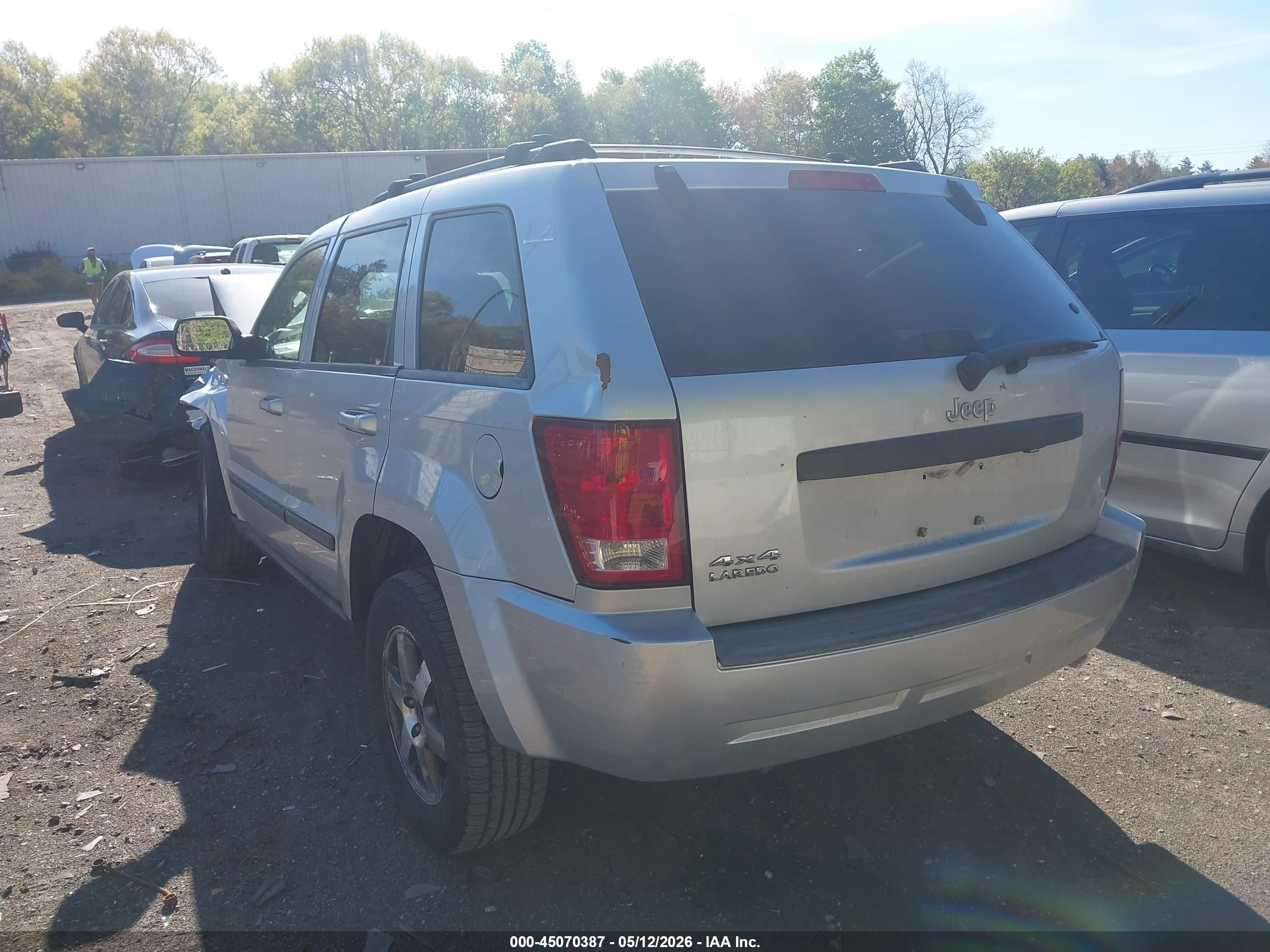 2008 Jeep Grand Cherokee Laredo Silver vin: 1J8GR48K18C203564