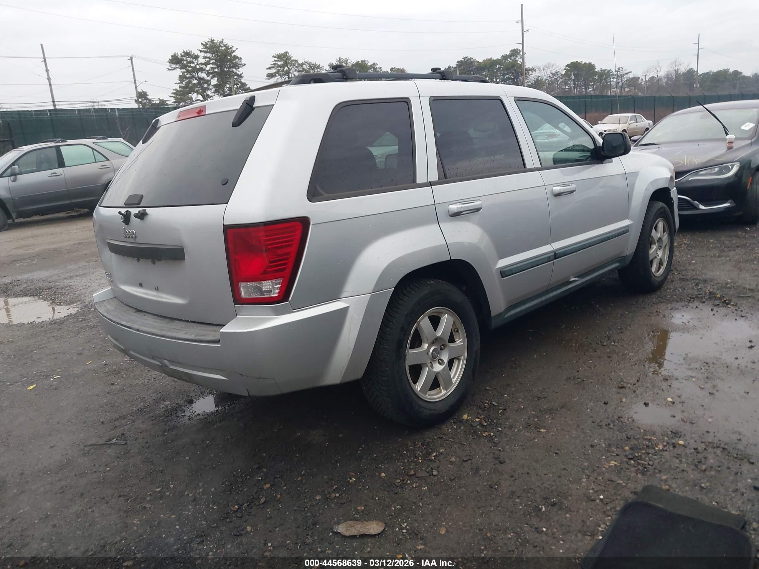 2008 Jeep Grand Cherokee Laredo Silver vin: 1J8GR48K18C226777