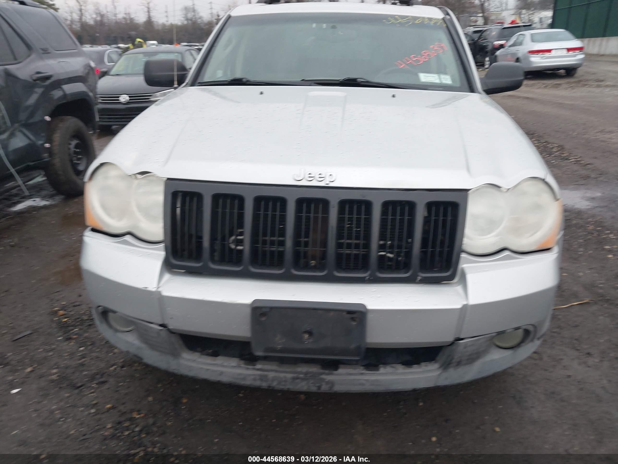 2008 Jeep Grand Cherokee Laredo Silver vin: 1J8GR48K18C226777