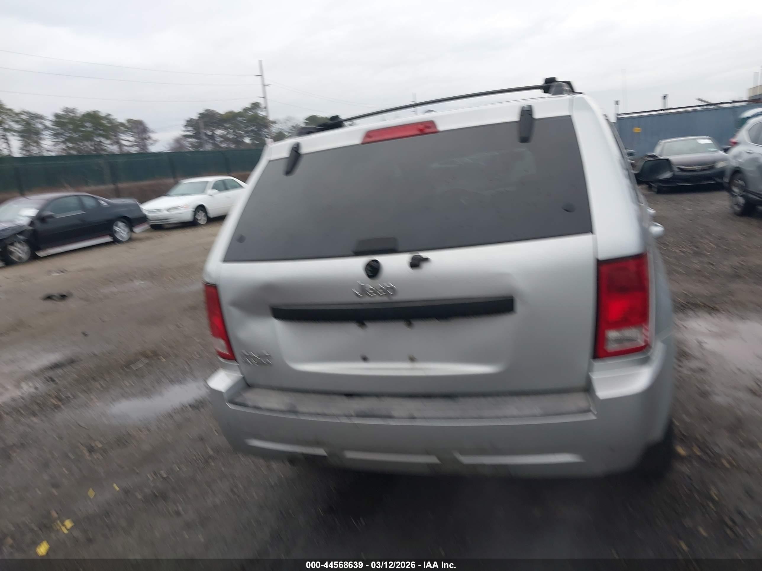 2008 Jeep Grand Cherokee Laredo Silver vin: 1J8GR48K18C226777