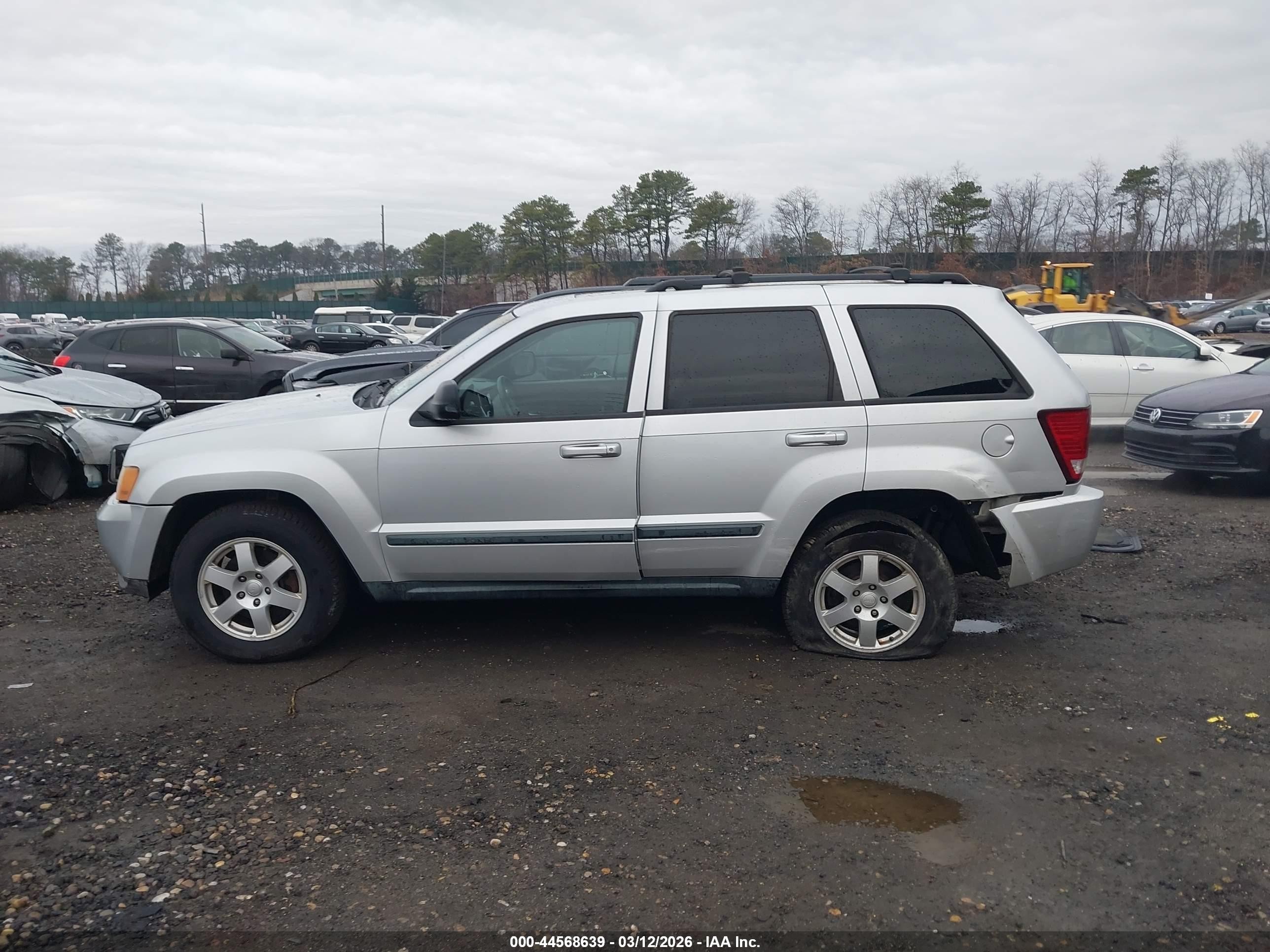 2008 Jeep Grand Cherokee Laredo Silver vin: 1J8GR48K18C226777