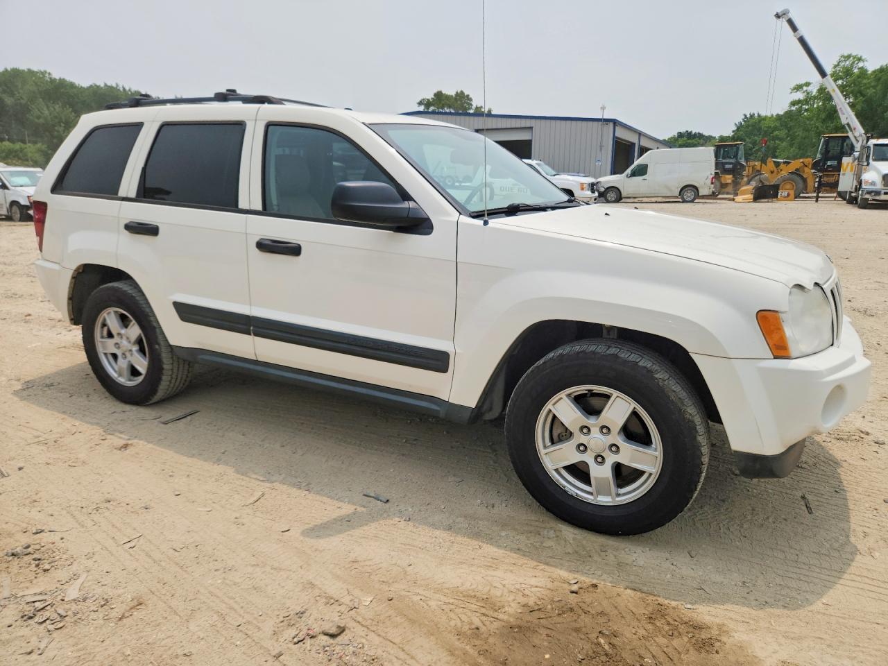 2005 Jeep Grand Cherokee Laredo White vin: 1J8GR48K25C609459
