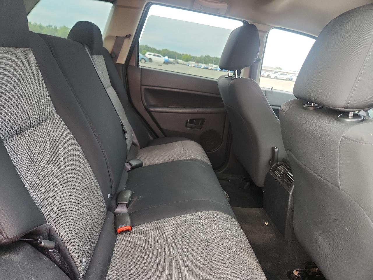 2008 Jeep Grand Cherokee Laredo Gray vin: 1J8GR48K28C144296