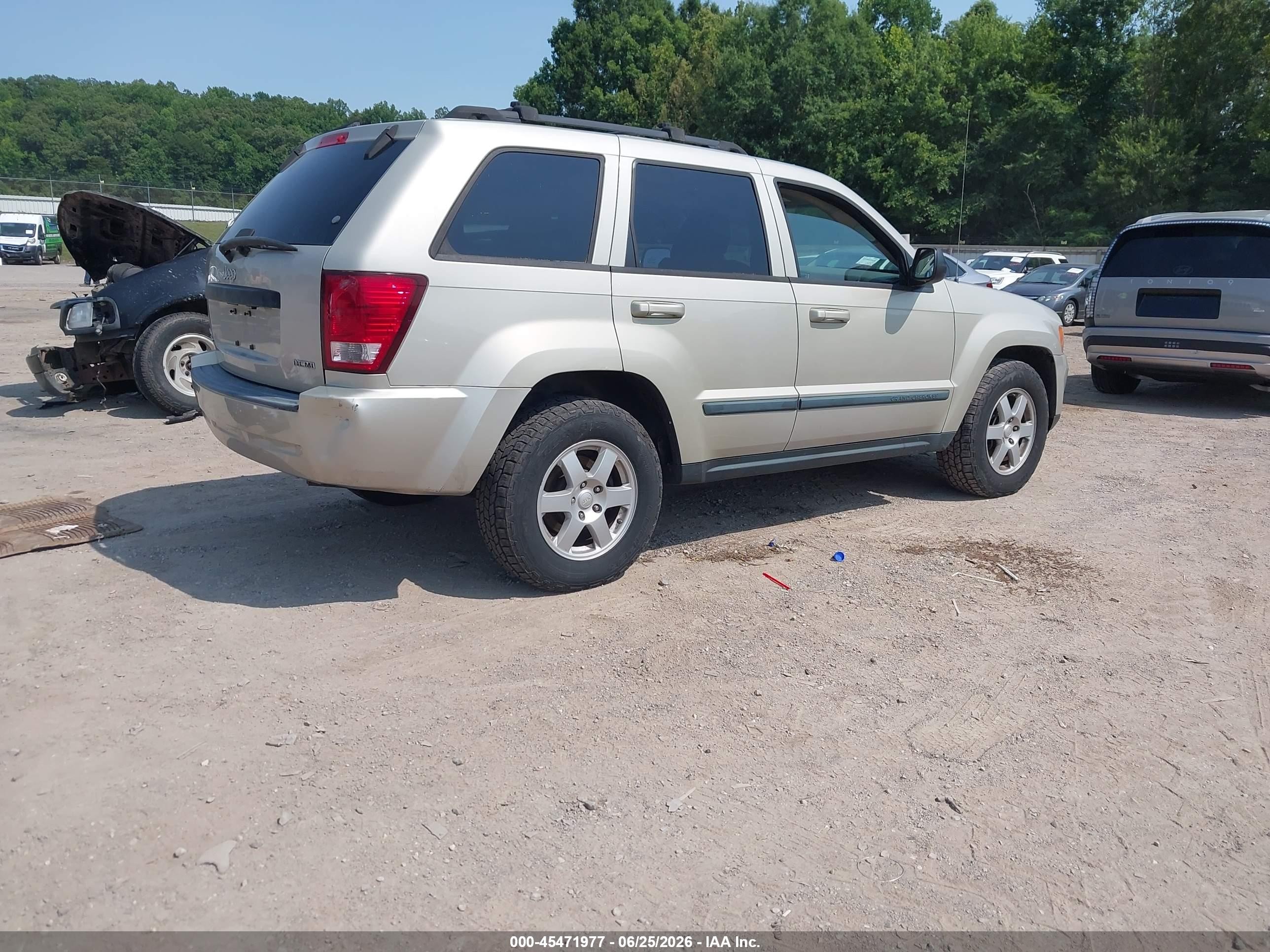 2008 Jeep Grand Cherokee Laredo Gold vin: 1J8GR48K28C200589