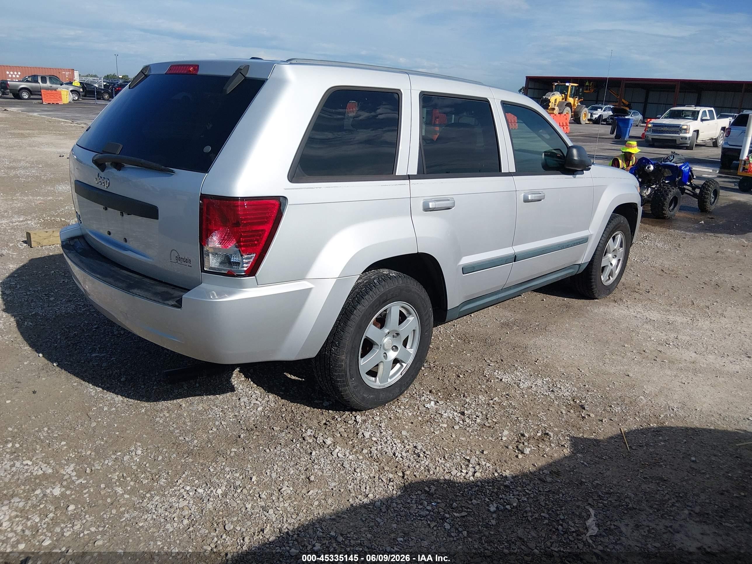 2008 Jeep Grand Cherokee Laredo Silver vin: 1J8GR48K28C247024