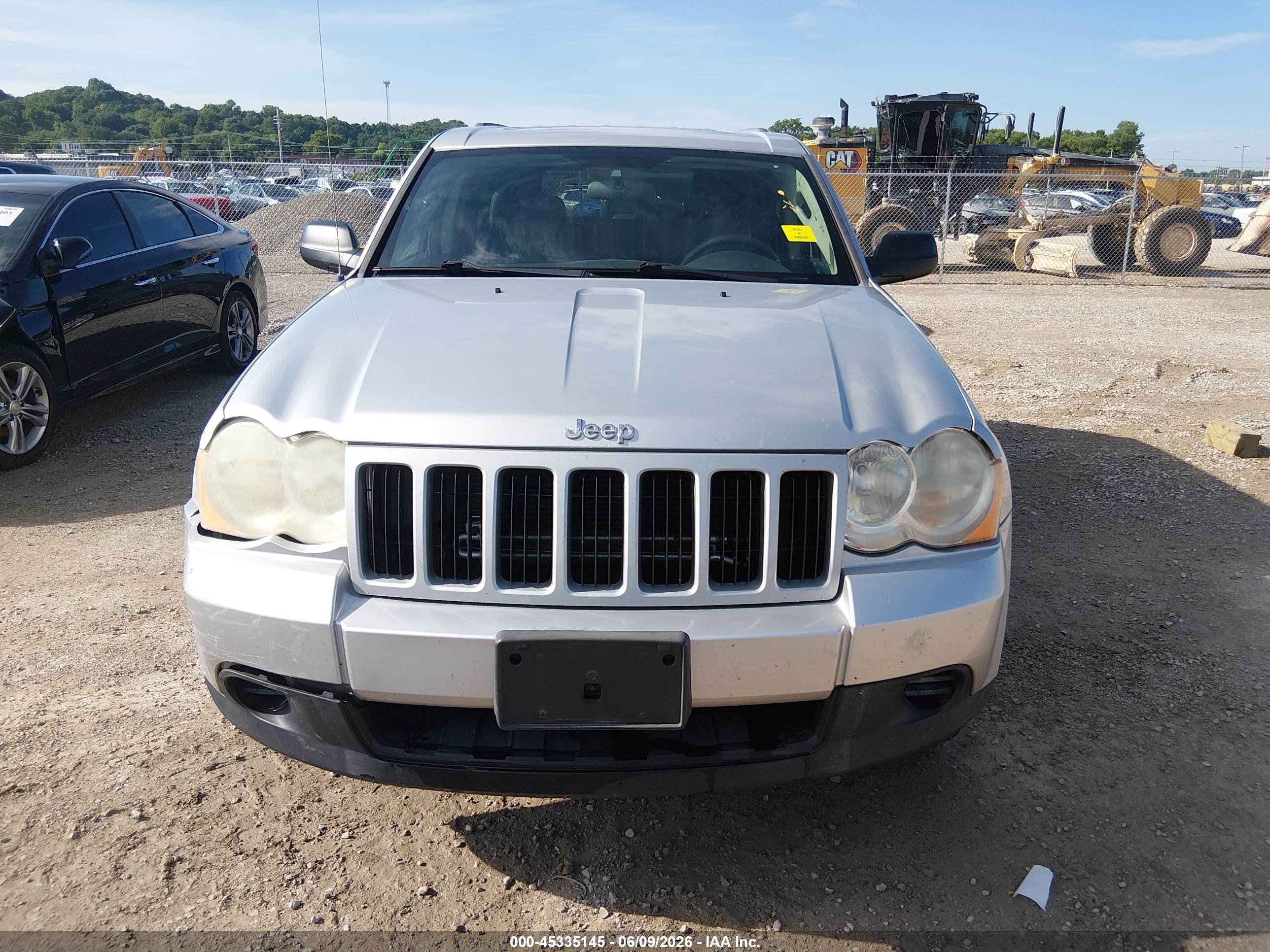 2008 Jeep Grand Cherokee Laredo Silver vin: 1J8GR48K28C247024