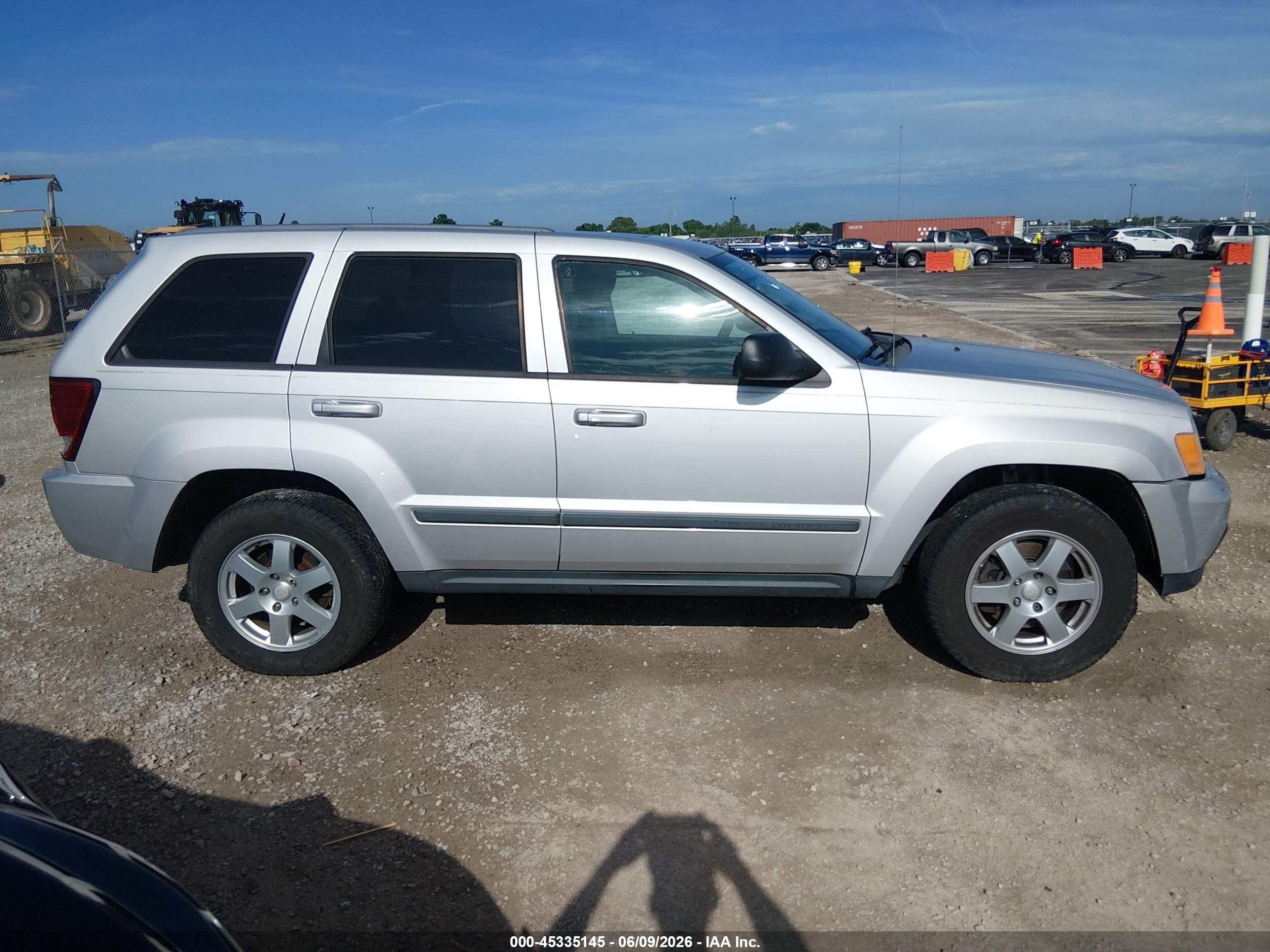 2008 Jeep Grand Cherokee Laredo Silver vin: 1J8GR48K28C247024