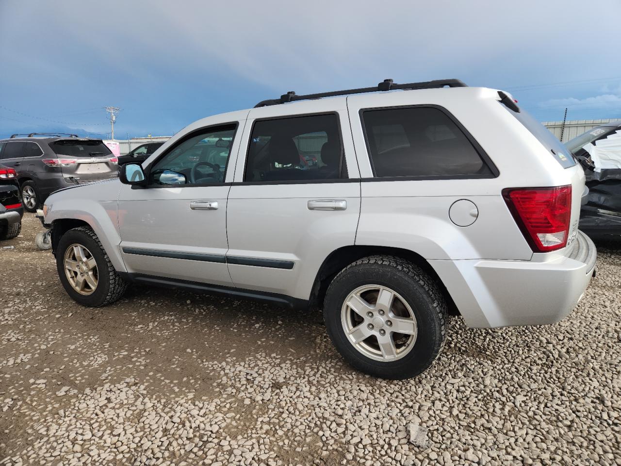 2007 Jeep Grand Cherokee Laredo Silver vin: 1J8GR48K37C617329