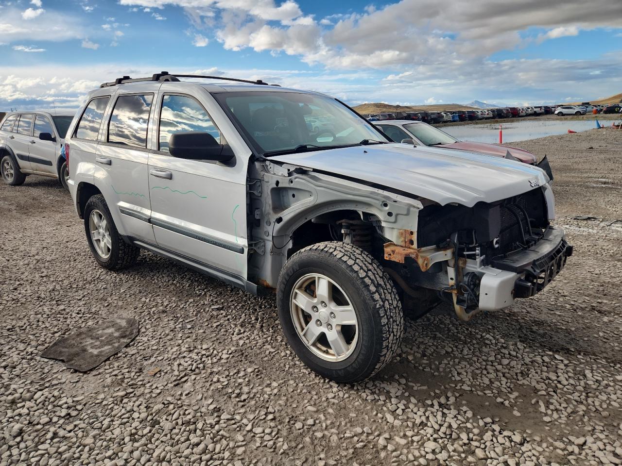 2007 Jeep Grand Cherokee Laredo Silver vin: 1J8GR48K37C617329