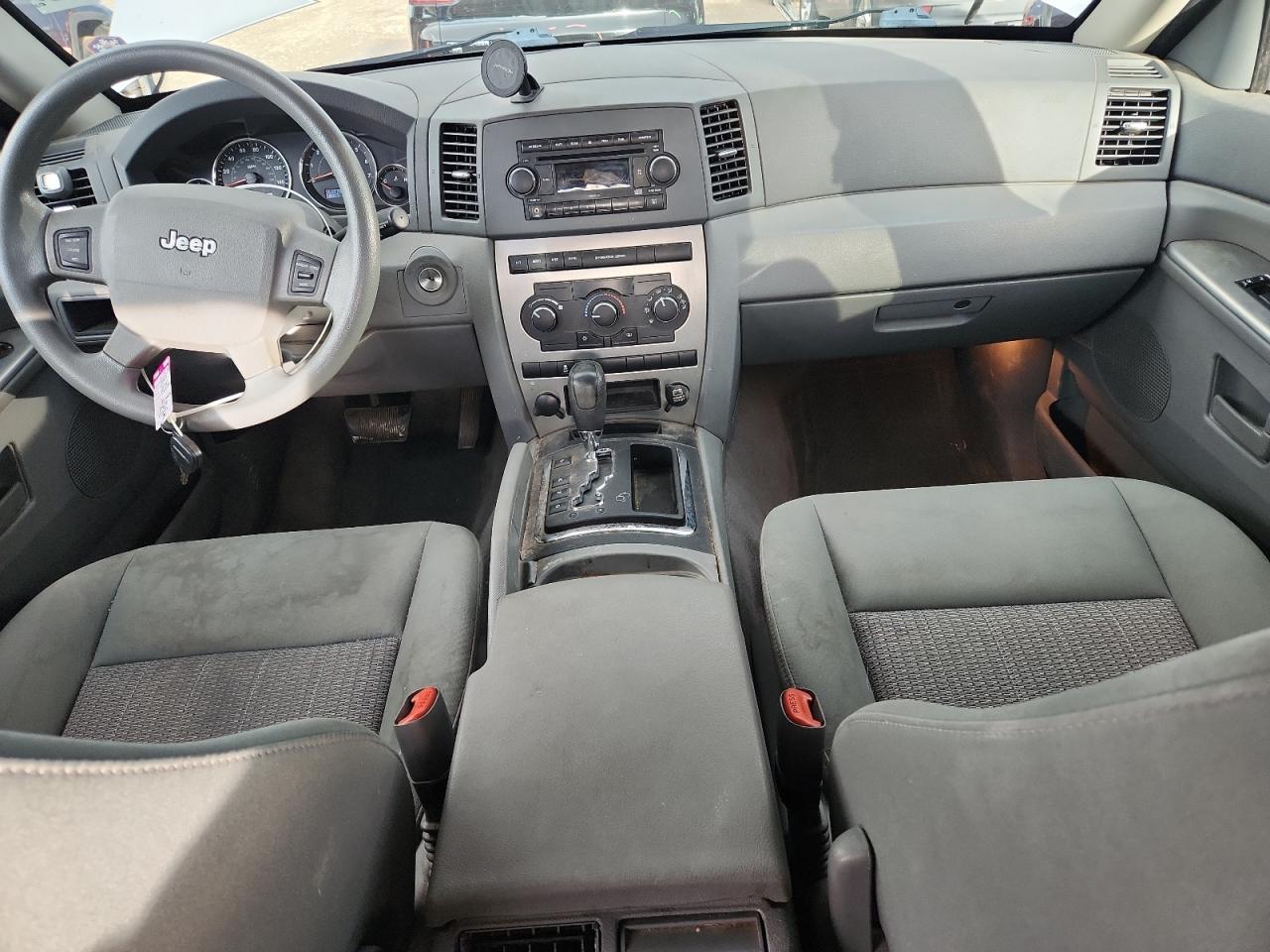 2007 Jeep Grand Cherokee Laredo Silver vin: 1J8GR48K37C617329