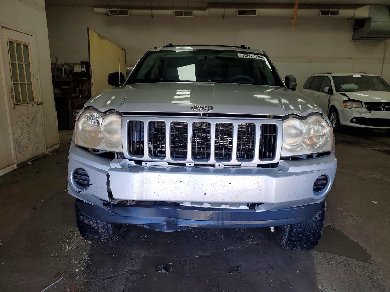 2007 Jeep Grand Cherokee Laredo Silver vin: 1J8GR48K37C651433