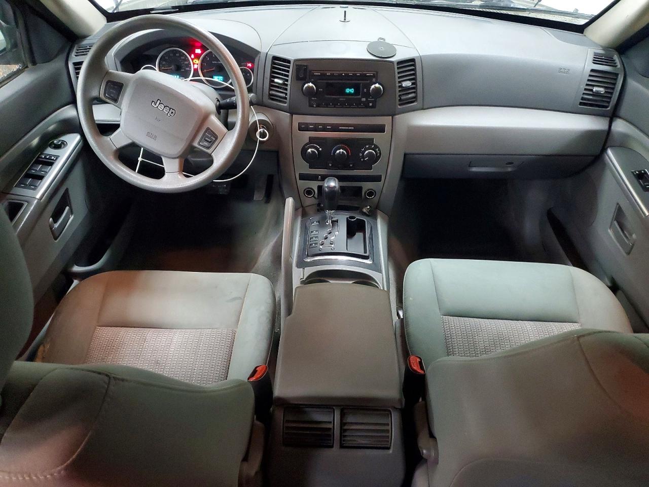 2007 Jeep Grand Cherokee Laredo Silver vin: 1J8GR48K37C651433