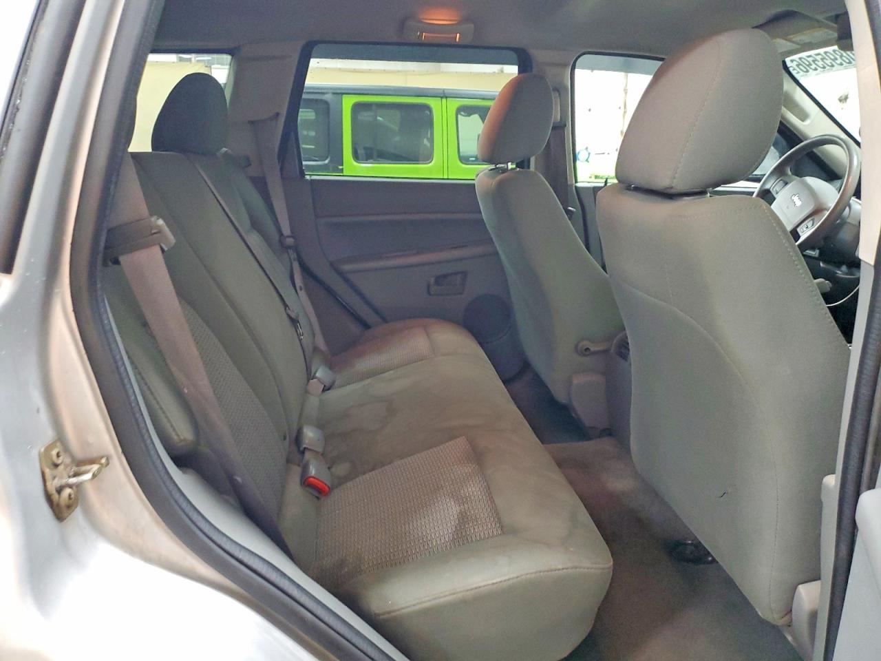 2007 Jeep Grand Cherokee Laredo Silver vin: 1J8GR48K37C651433