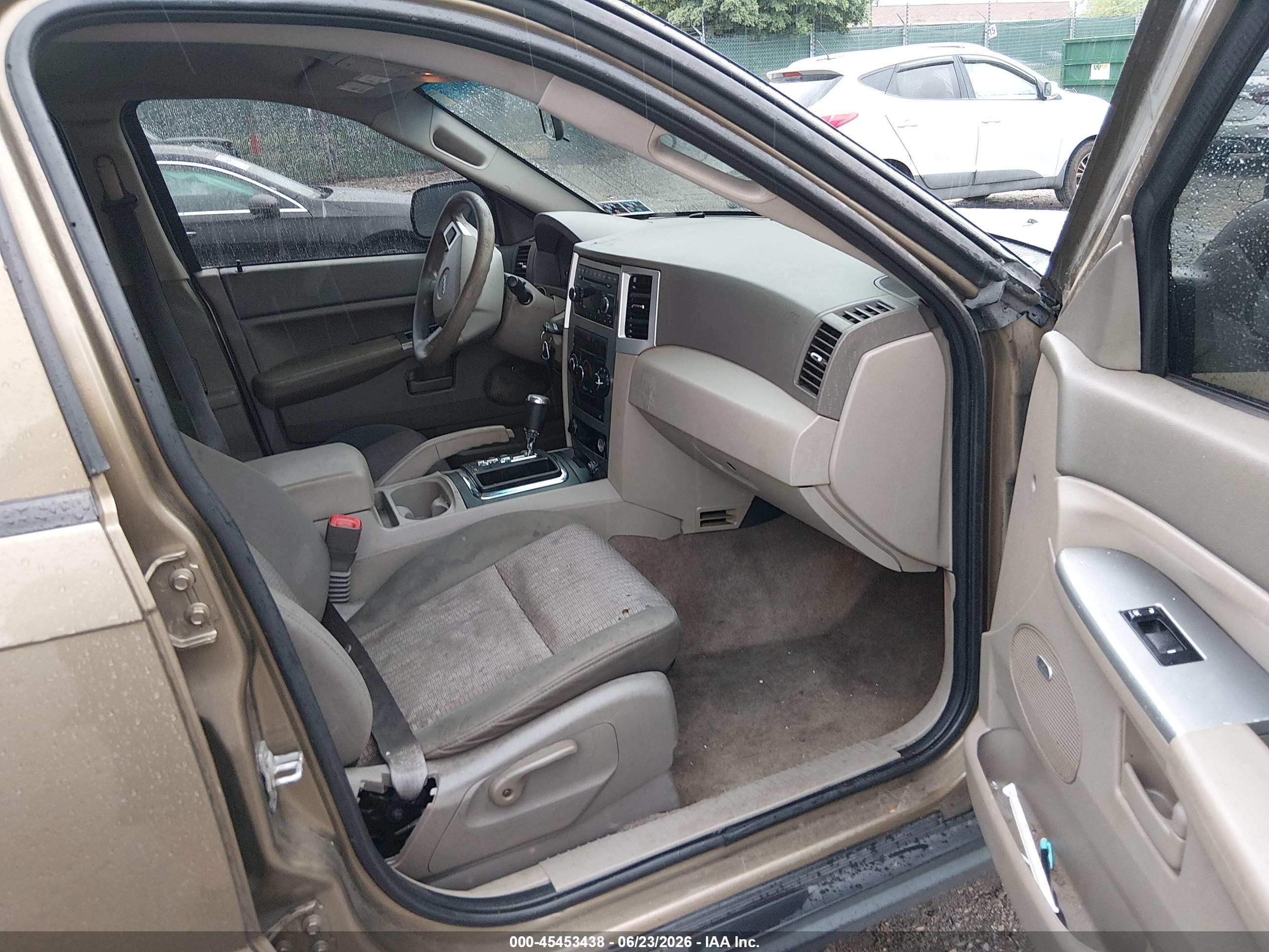 2008 Jeep Grand Cherokee Laredo Brown vin: 1J8GR48K38C238722