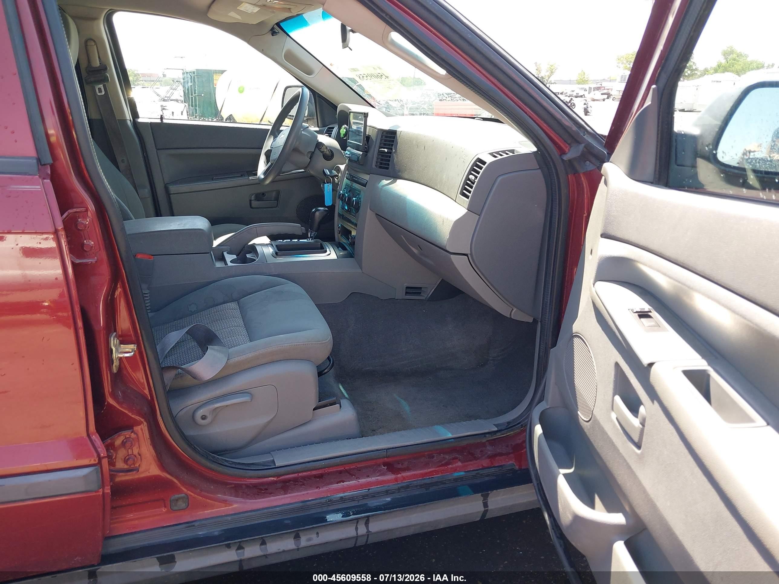 2007 Jeep Grand Cherokee Laredo Red vin: 1J8GR48K47C514081