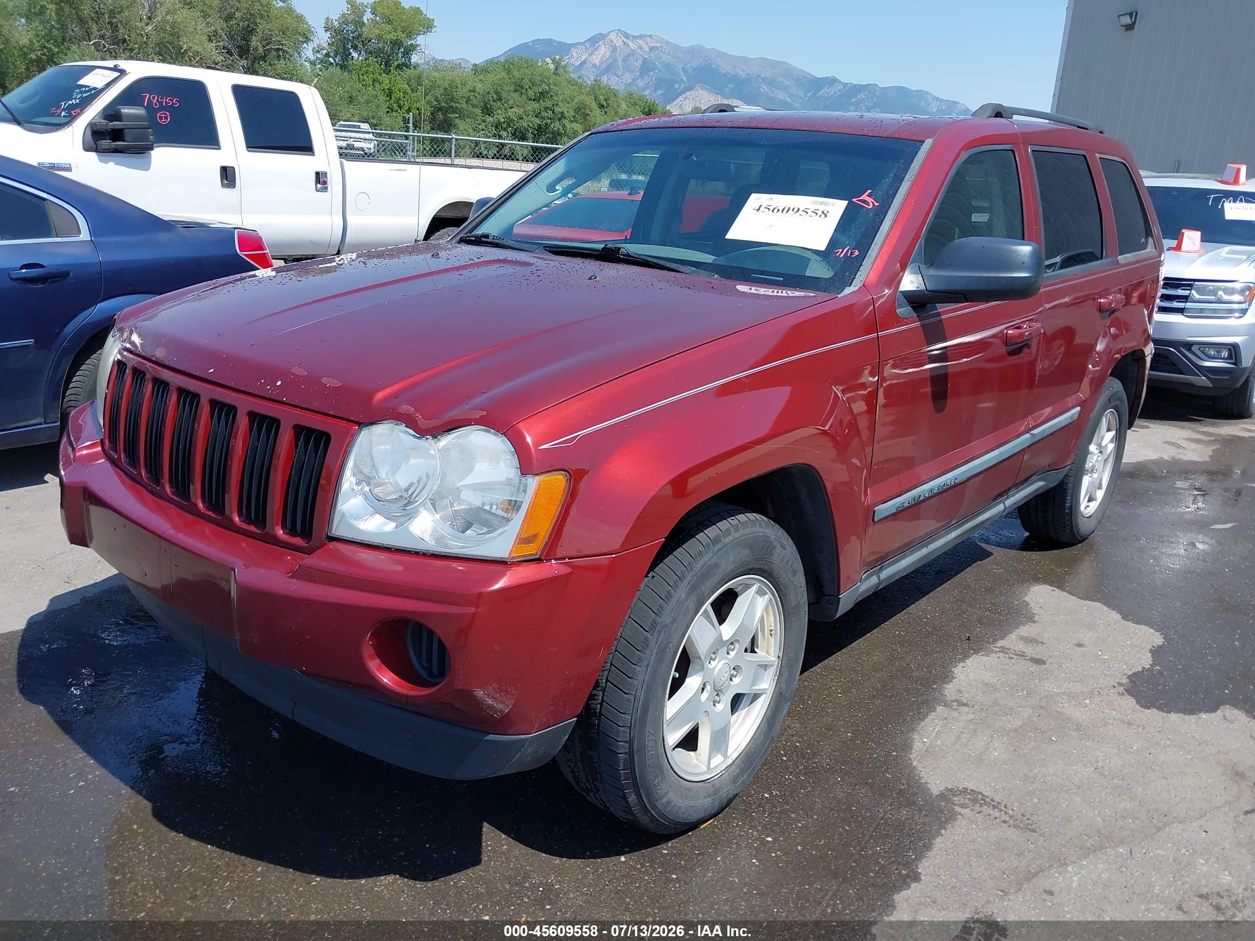 2007 Jeep Grand Cherokee Laredo Red vin: 1J8GR48K47C514081