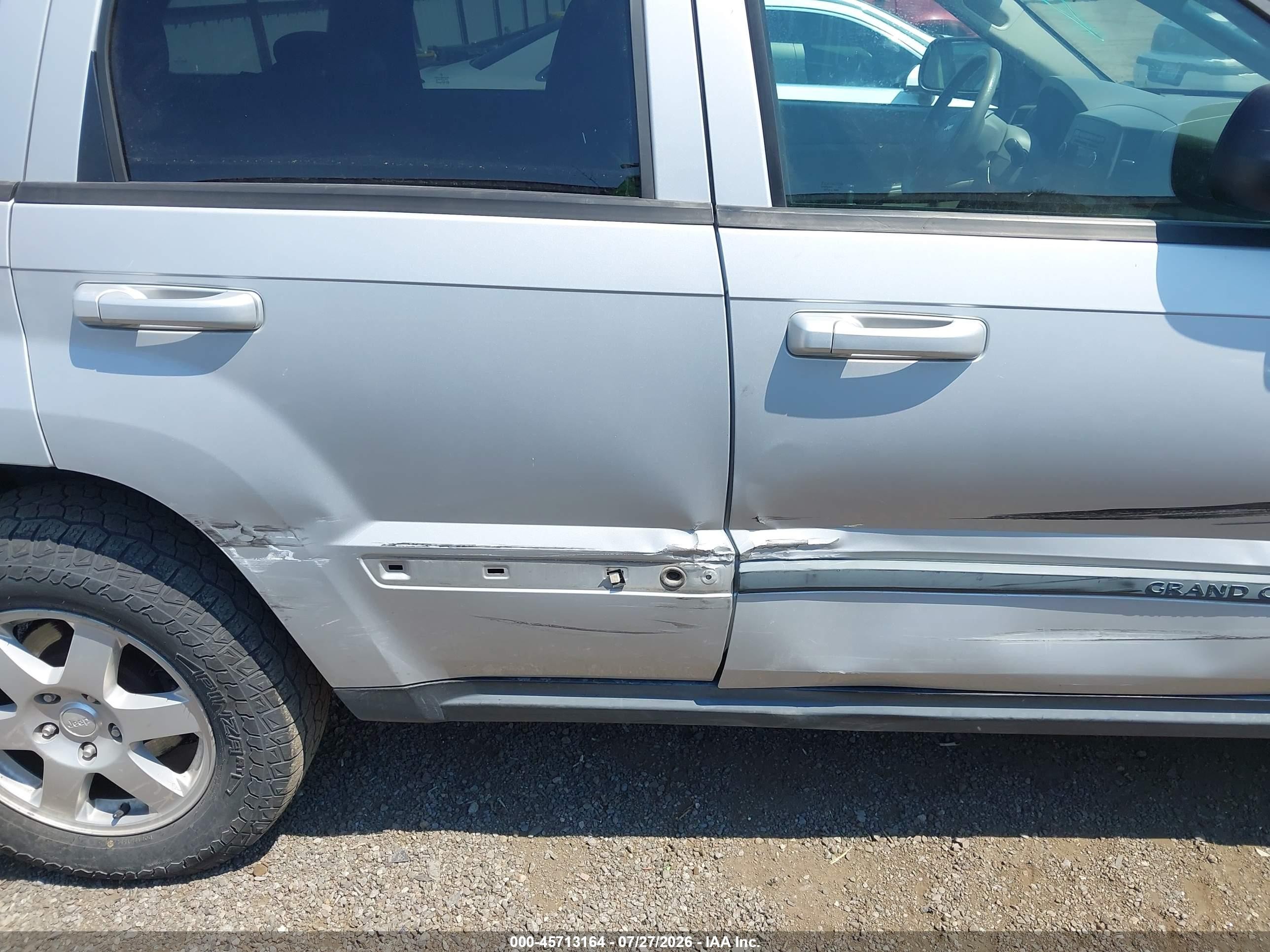 2007 Jeep Grand Cherokee Laredo Silver vin: 1J8GR48K47C560672