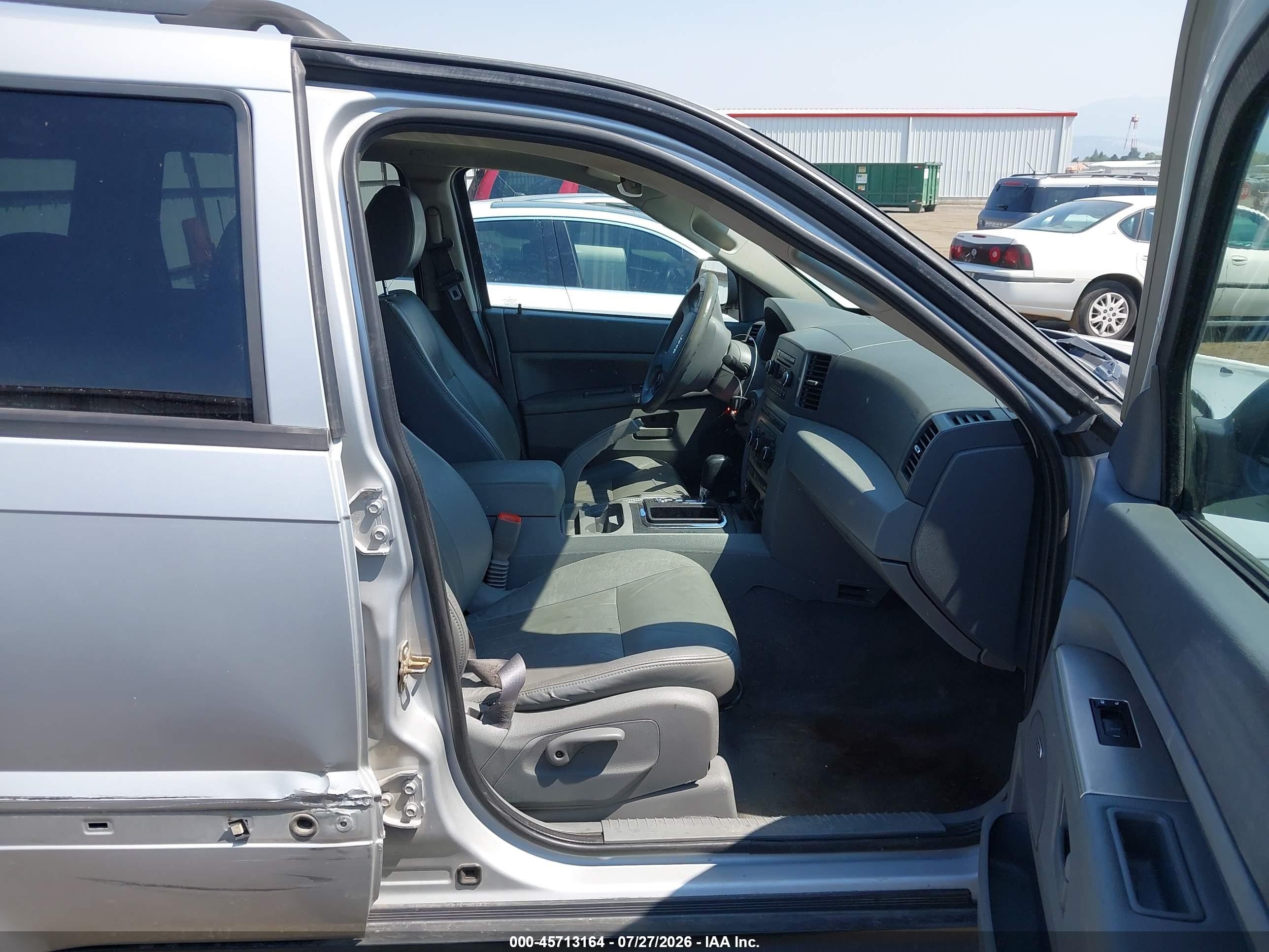 2007 Jeep Grand Cherokee Laredo Silver vin: 1J8GR48K47C560672