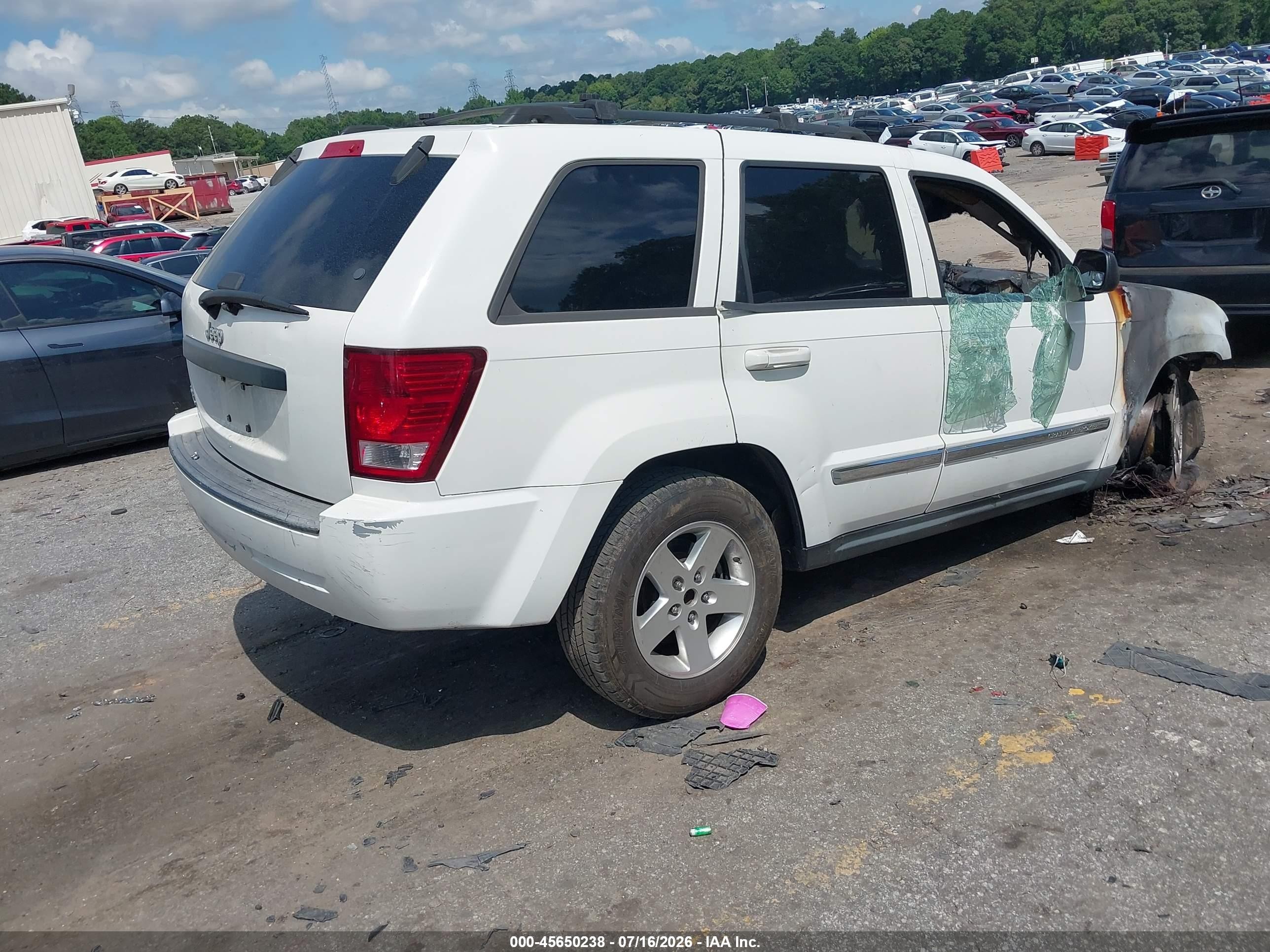 2007 Jeep Grand Cherokee Laredo White vin: 1J8GR48K47C571414