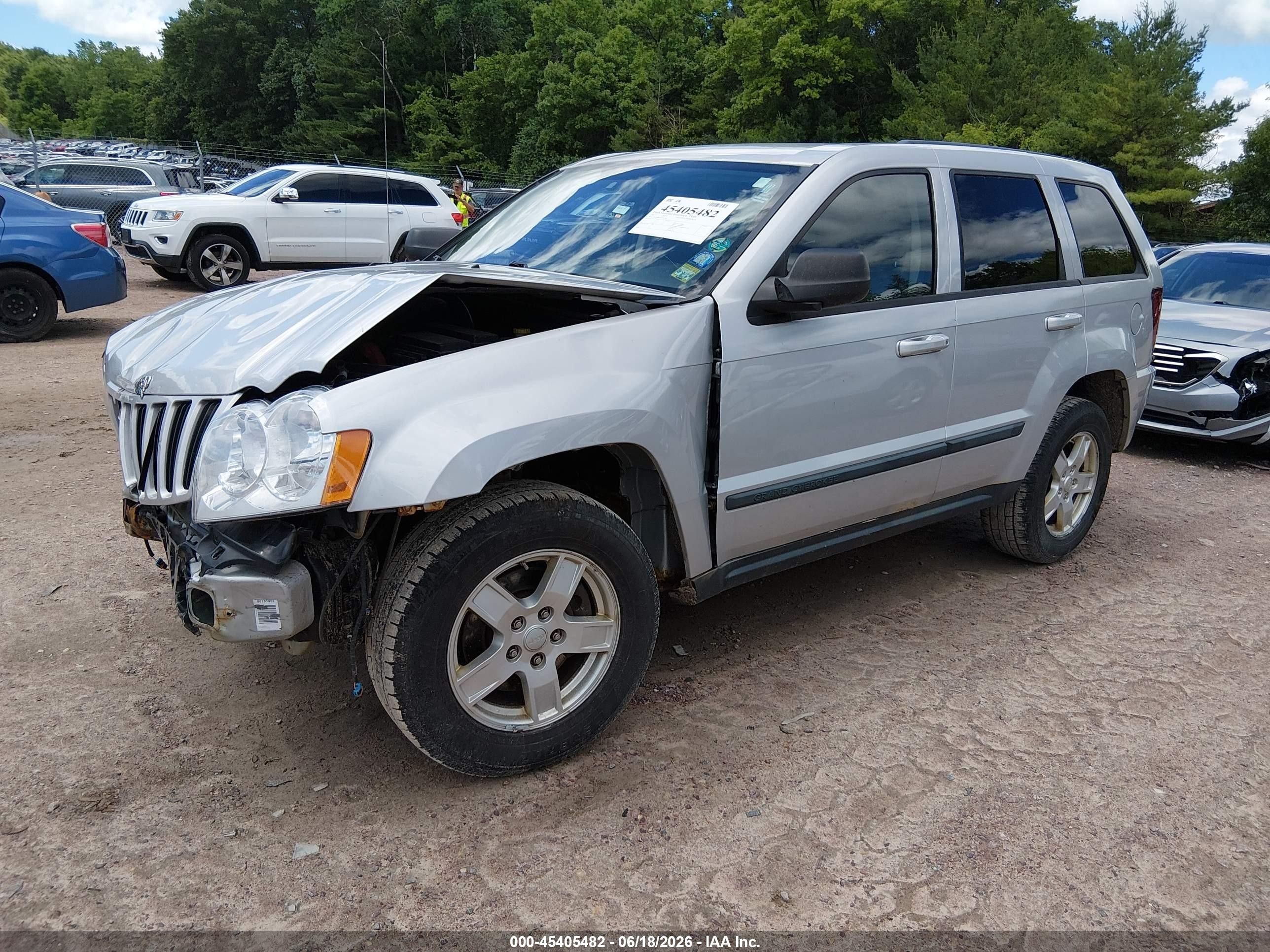 2007 Jeep Grand Cherokee Laredo Silver vin: 1J8GR48K47C585586
