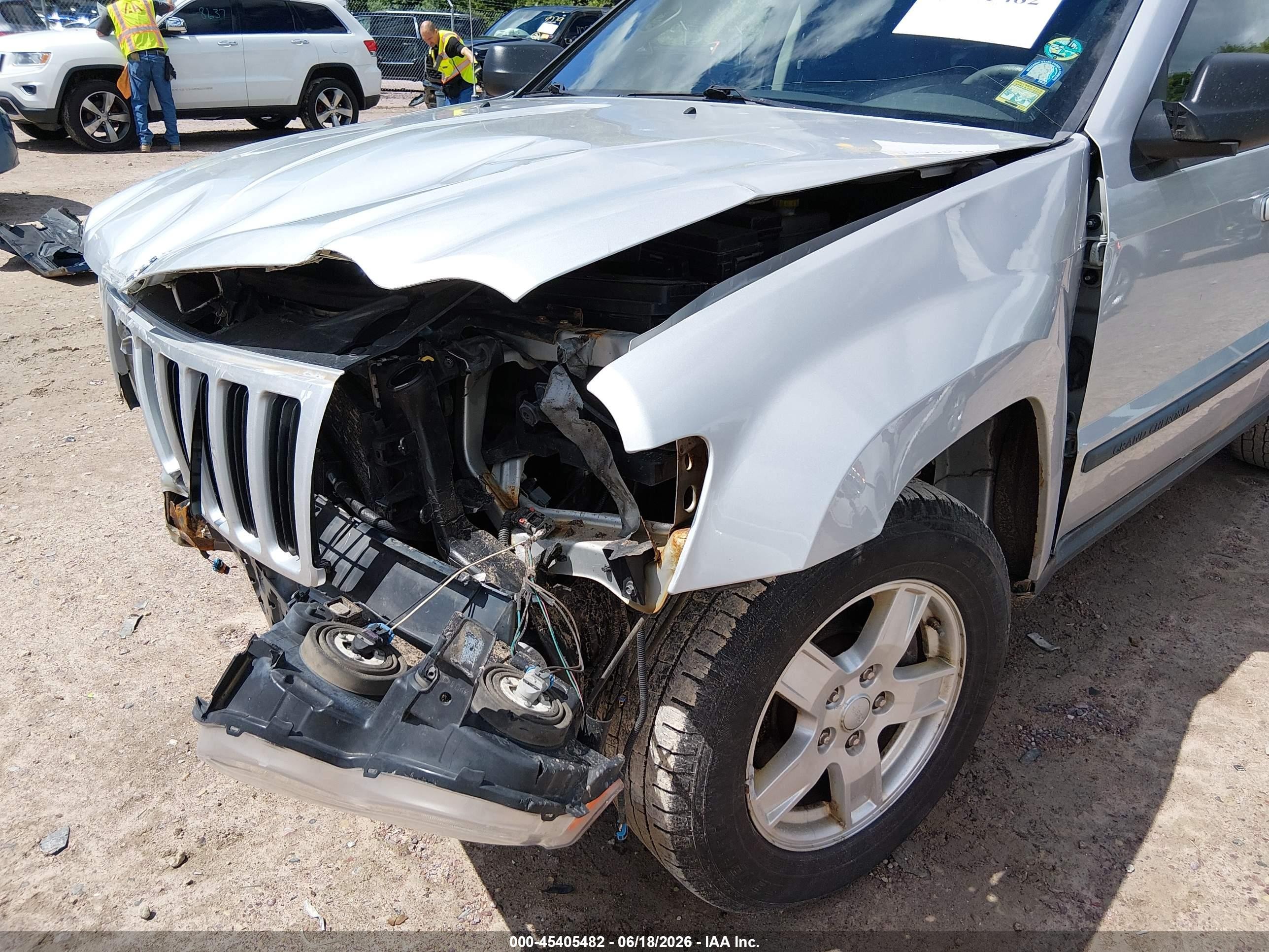 2007 Jeep Grand Cherokee Laredo Silver vin: 1J8GR48K47C585586
