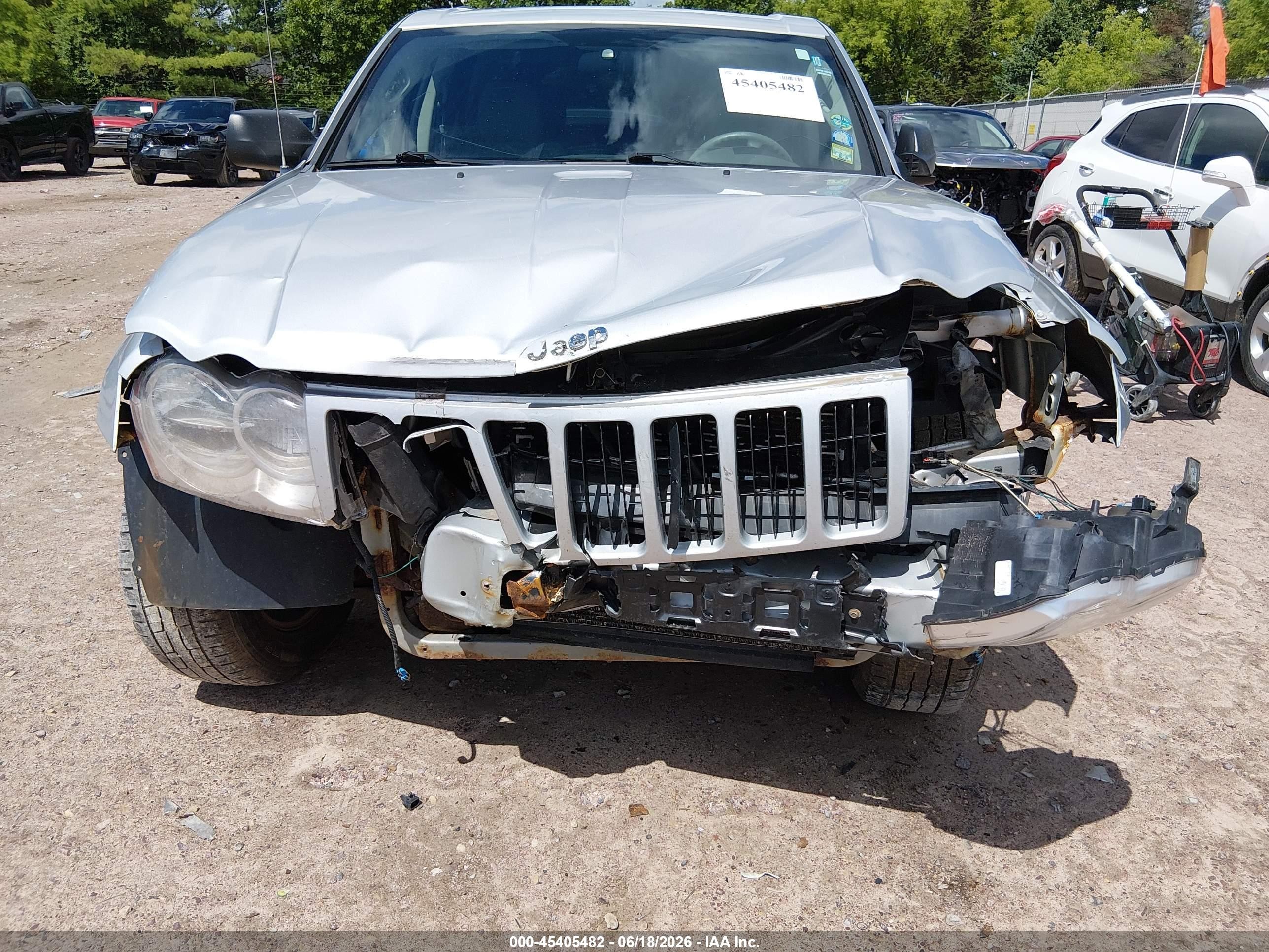 2007 Jeep Grand Cherokee Laredo Silver vin: 1J8GR48K47C585586