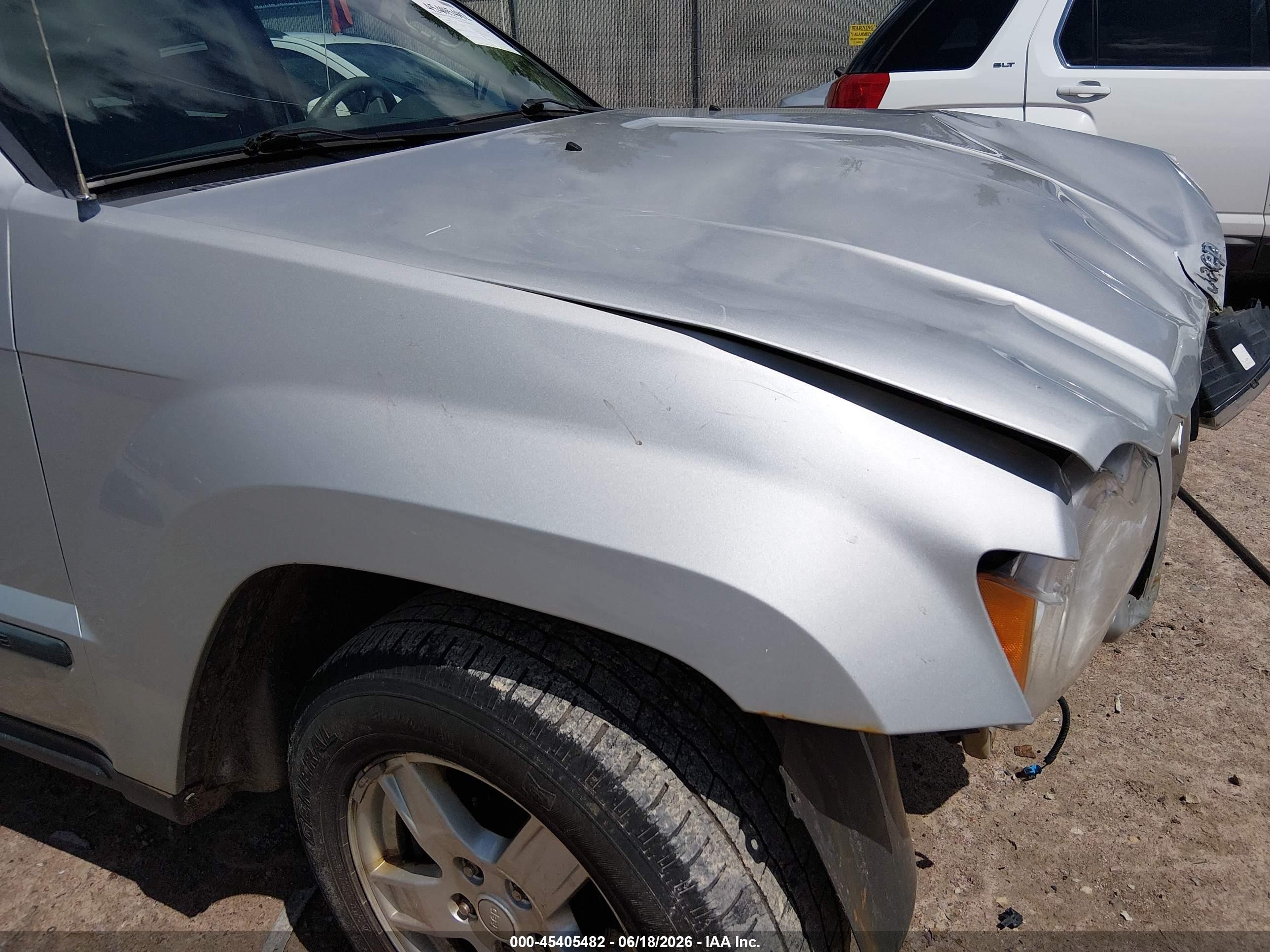 2007 Jeep Grand Cherokee Laredo Silver vin: 1J8GR48K47C585586