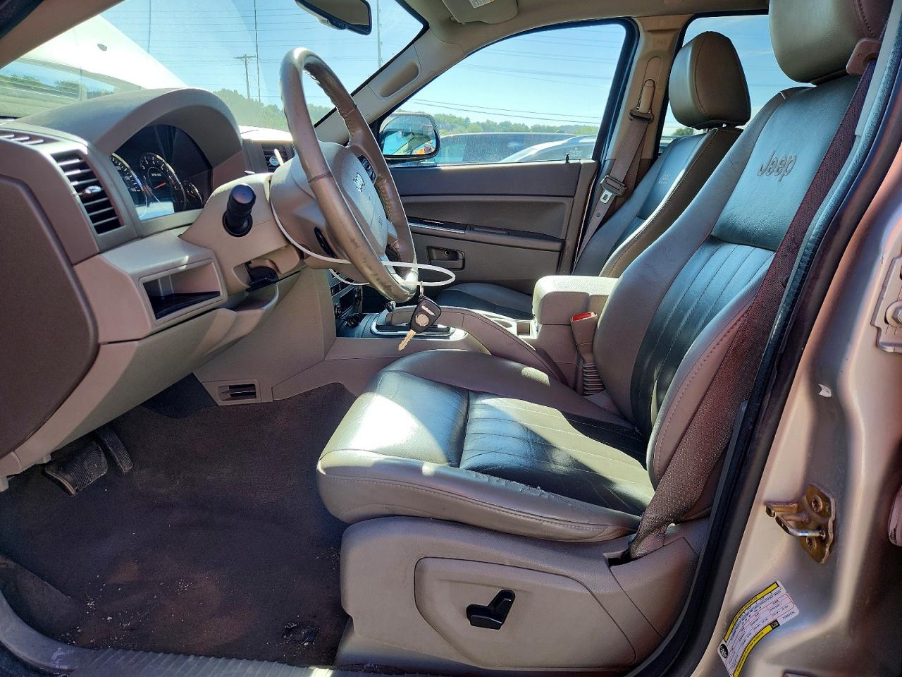 2007 Jeep Grand Cherokee Laredo Бежевый vin: 1J8GR48K47C607232