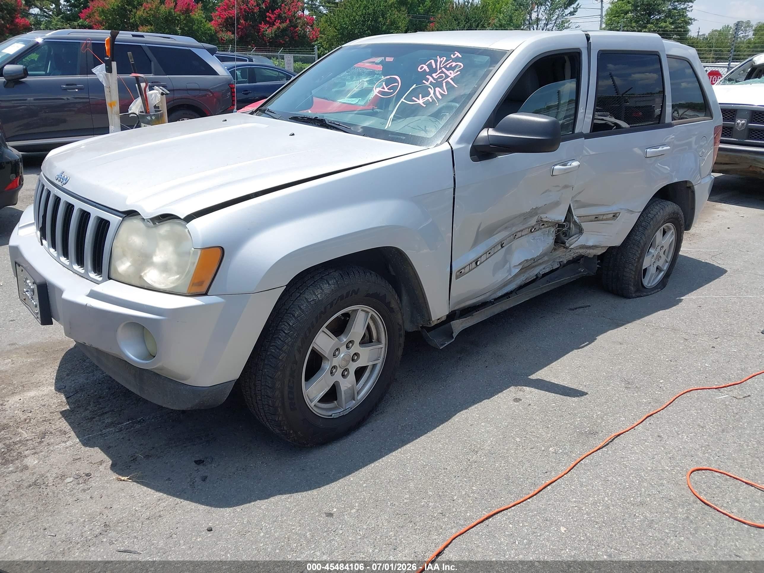 2007 Jeep Grand Cherokee Laredo Silver vin: 1J8GR48K47C664563