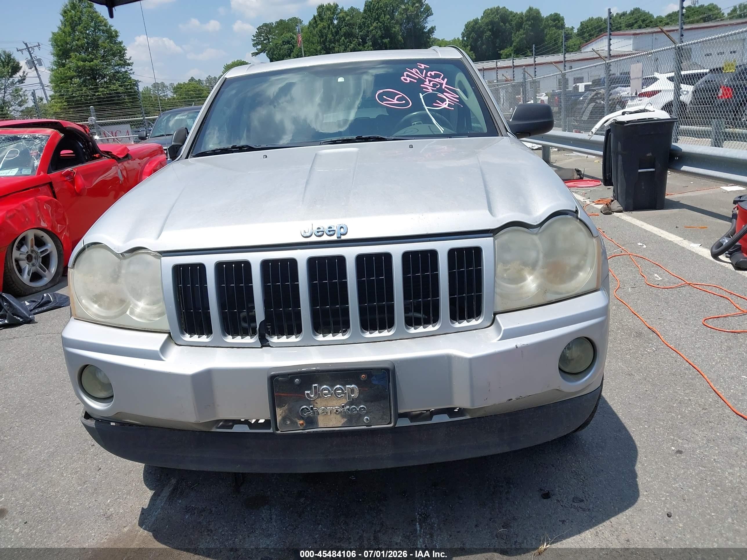 2007 Jeep Grand Cherokee Laredo Silver vin: 1J8GR48K47C664563
