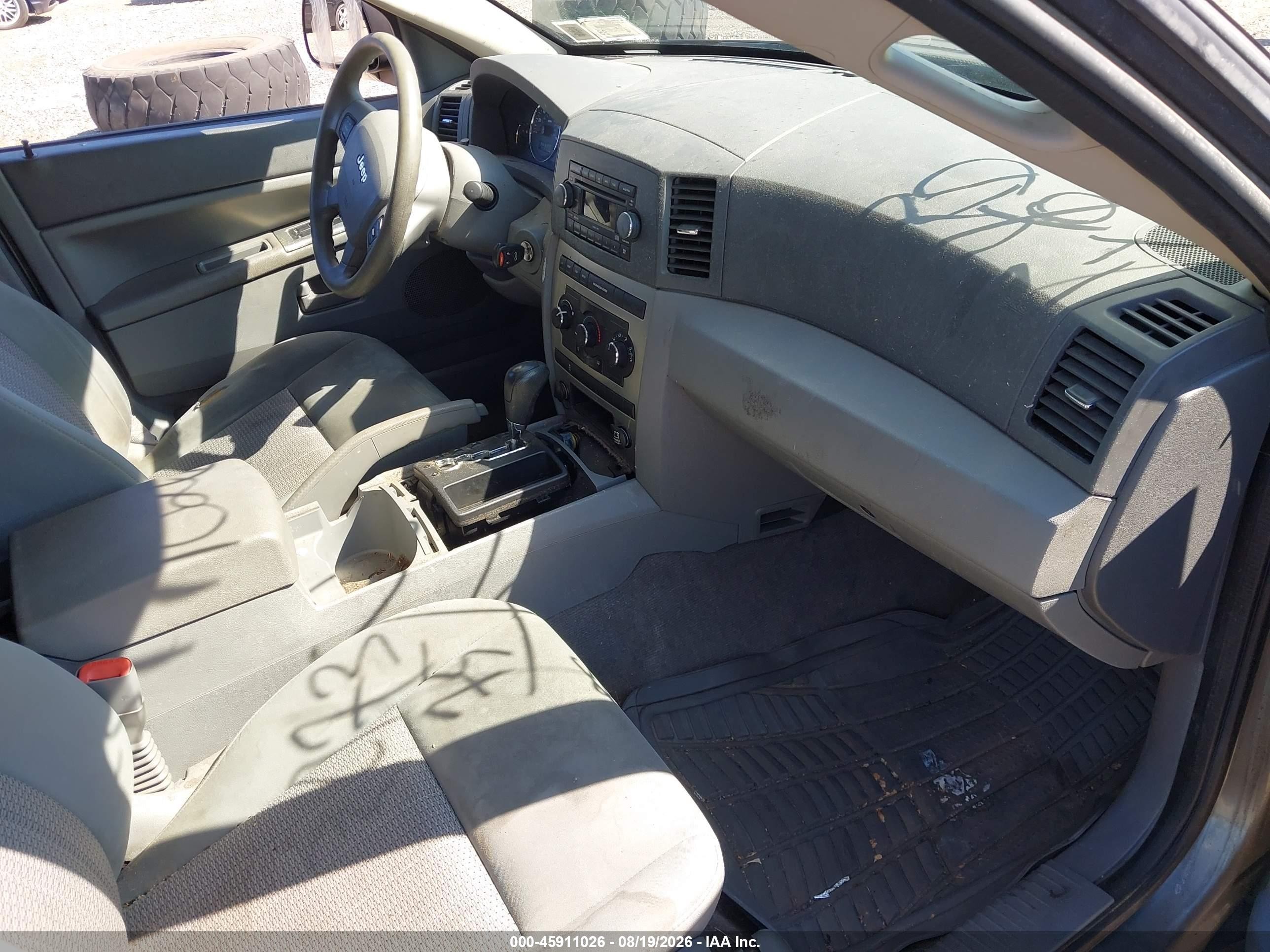 2007 Jeep Grand Cherokee Laredo Gray vin: 1J8GR48K47C681623