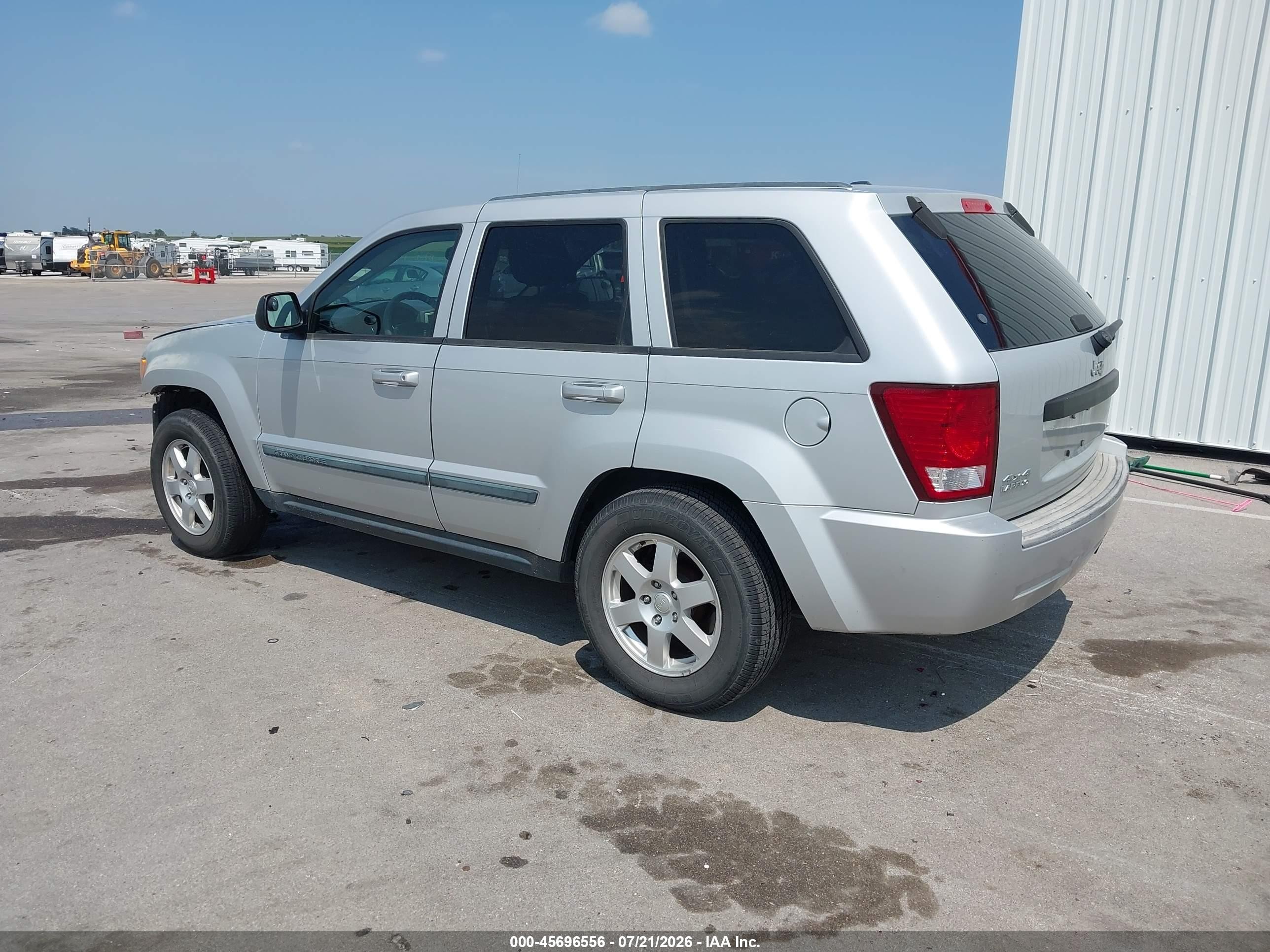 2008 Jeep Grand Cherokee Laredo Серебряный vin: 1J8GR48K48C190017