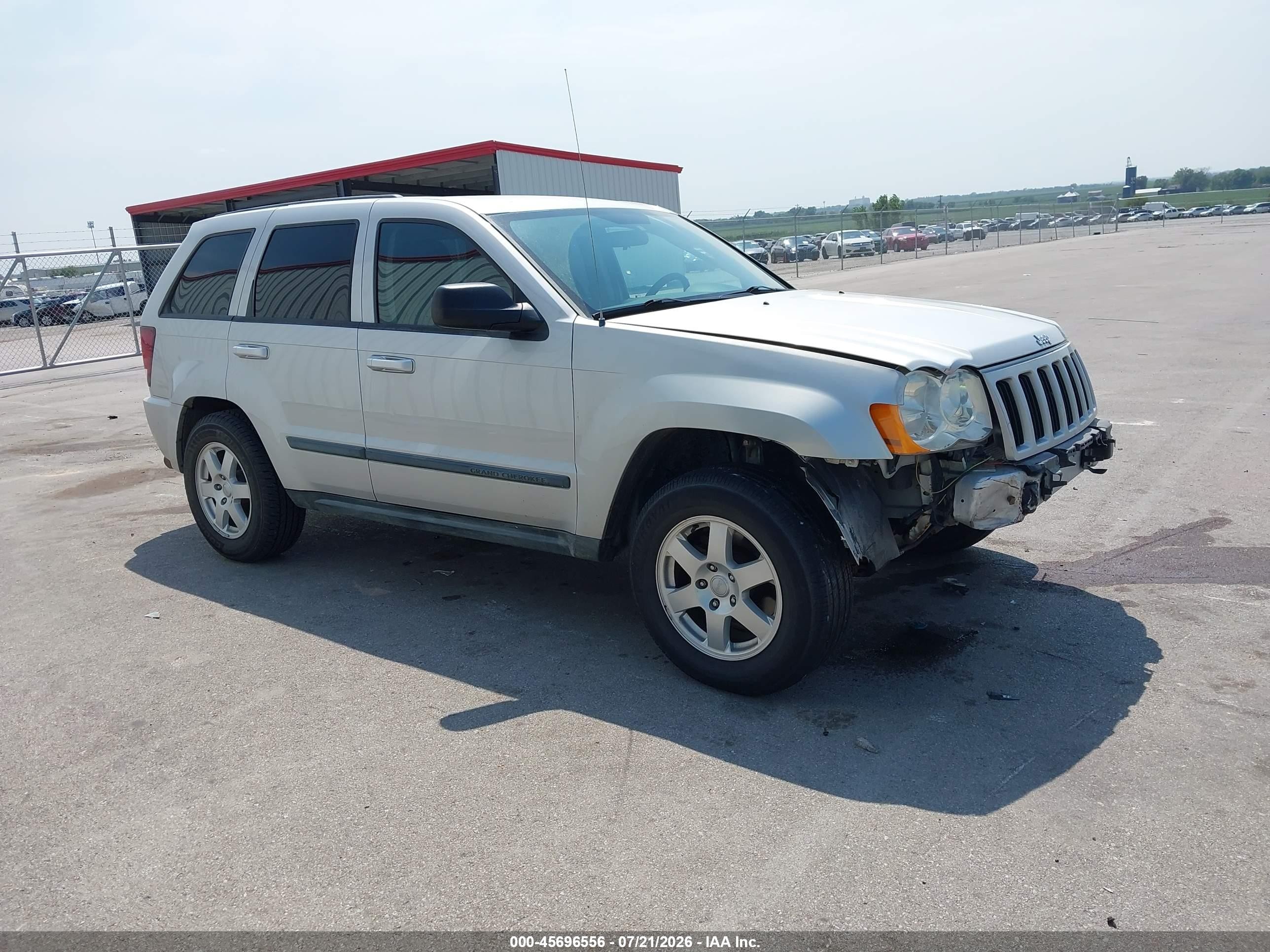 2008 Jeep Grand Cherokee Laredo Серебряный vin: 1J8GR48K48C190017