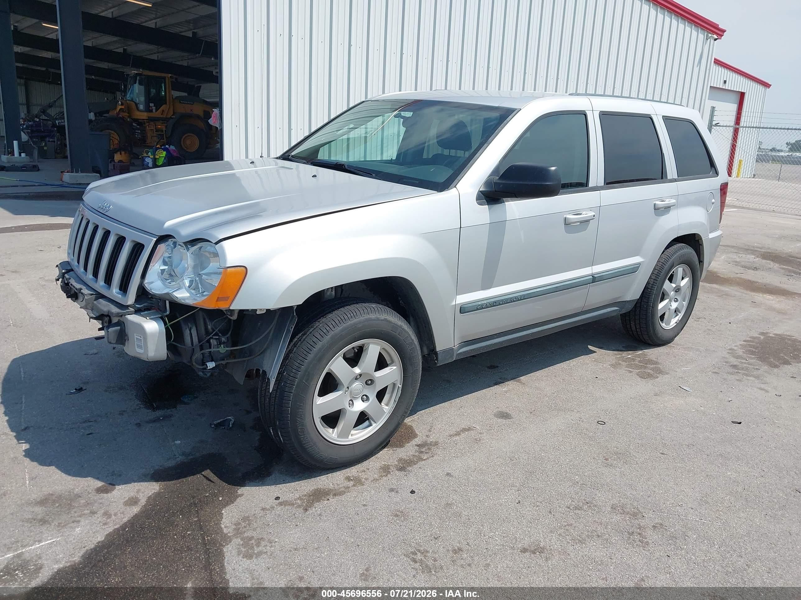 2008 Jeep Grand Cherokee Laredo Серебряный vin: 1J8GR48K48C190017